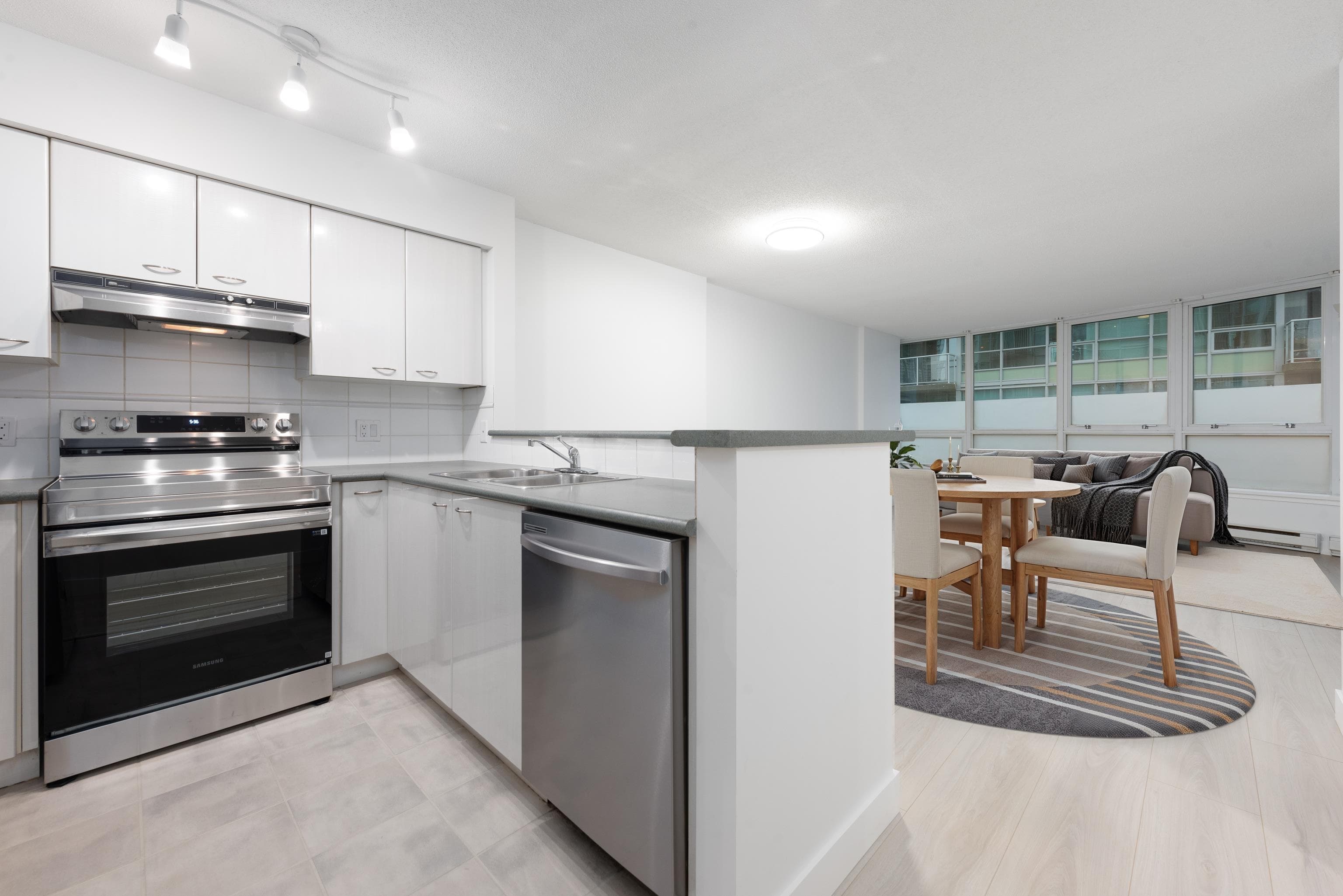 608 - 6088 Willingdon Avenue, Burnaby, V5H 4V2 — photo 5