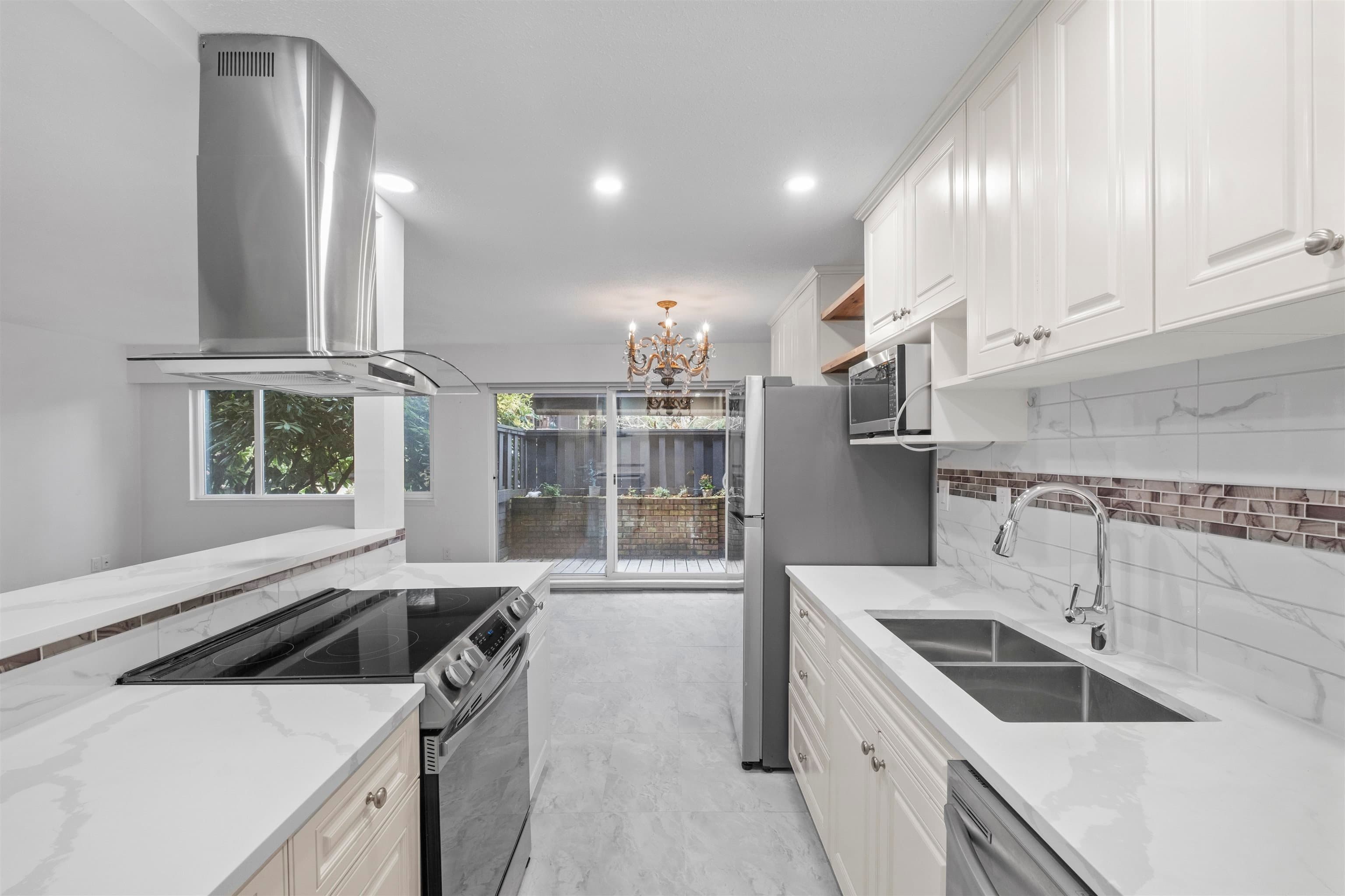 609 - 555 W 28th Street, North Vancouver