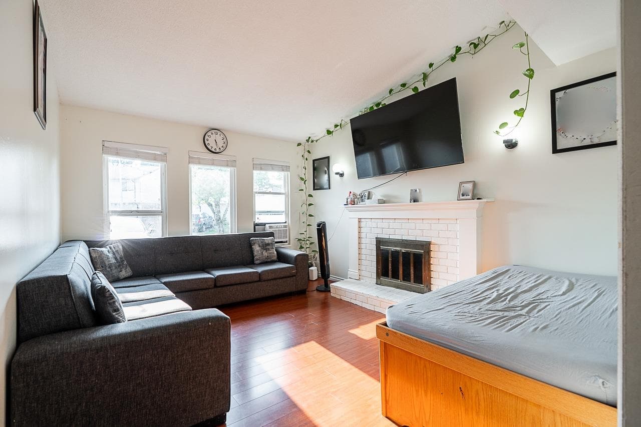 7380 Parkwood Drive, Surrey, V3W 7G6 — photo 2