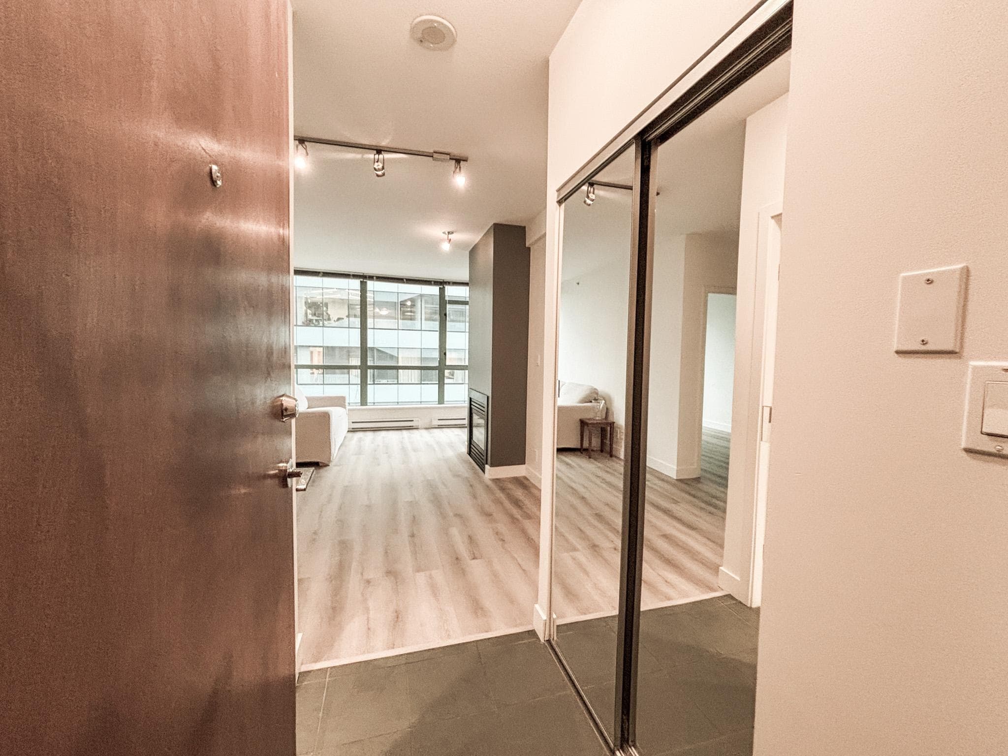 703 - 1238 Burrard Street, Vancouver, V6Z 3E1 — photo 3