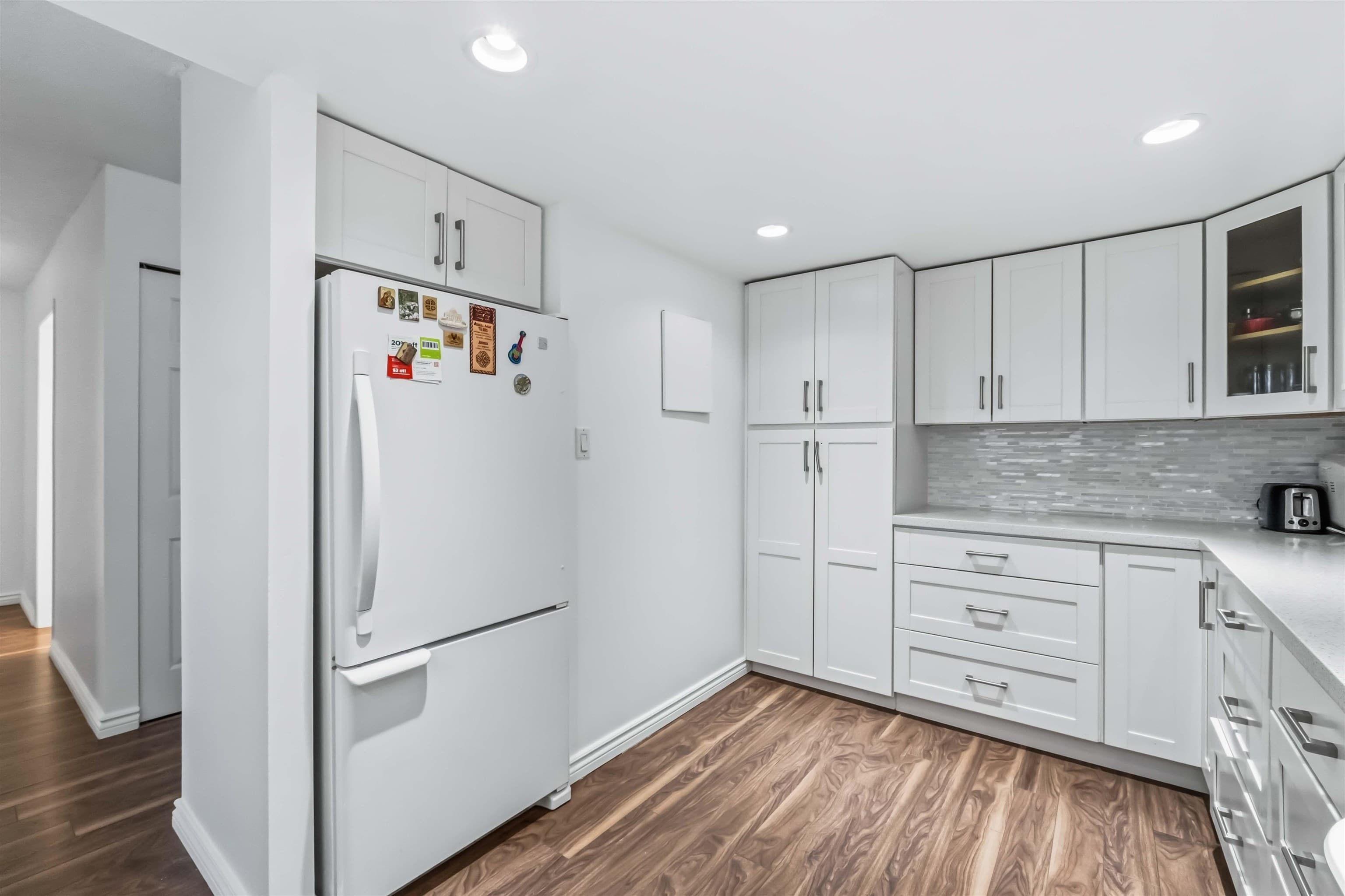 701 - 14881 103a Avenue, Surrey, V3R 0M5 — photo 2