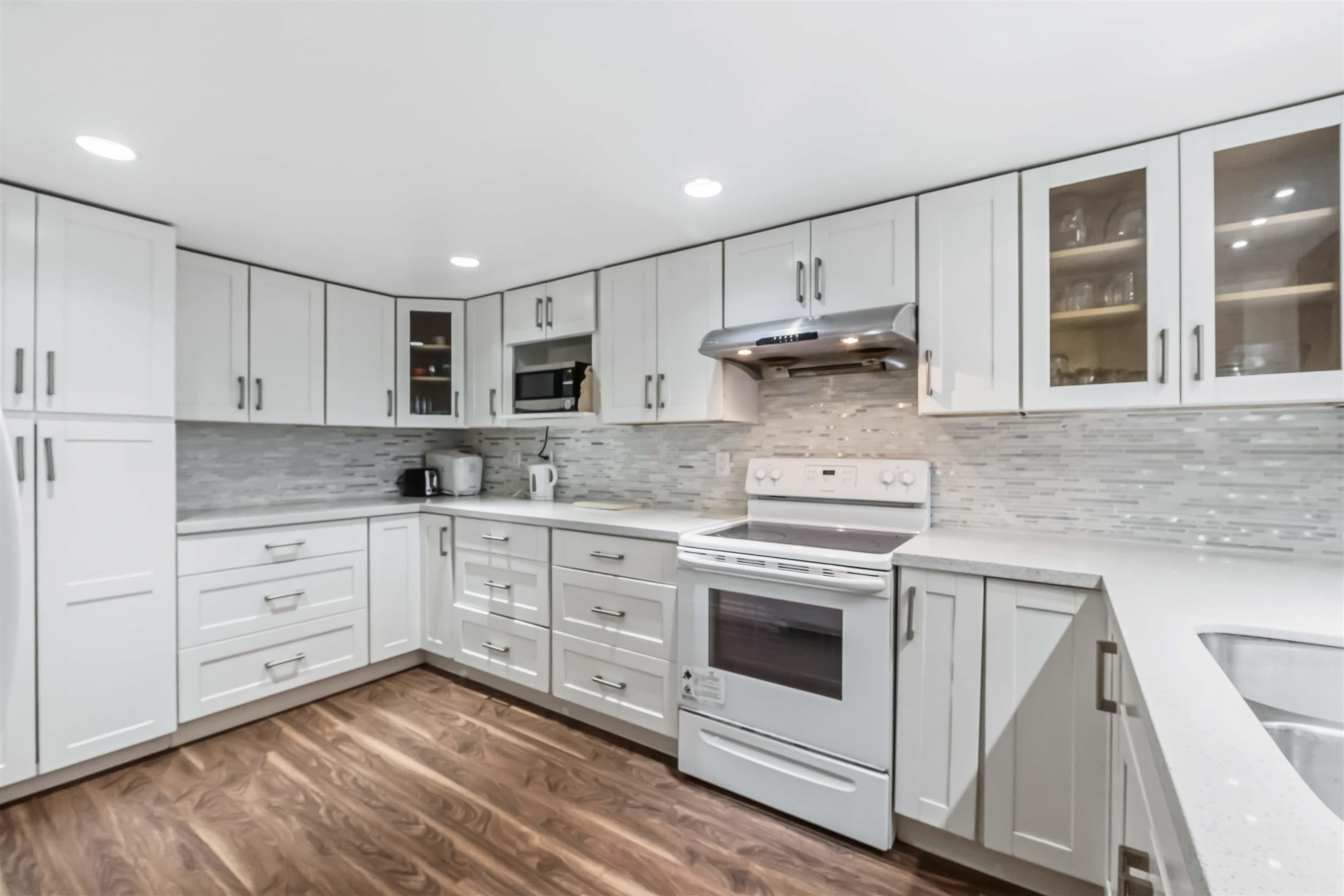 701 - 14881 103a Avenue, Surrey, V3R 0M5 — photo 4
