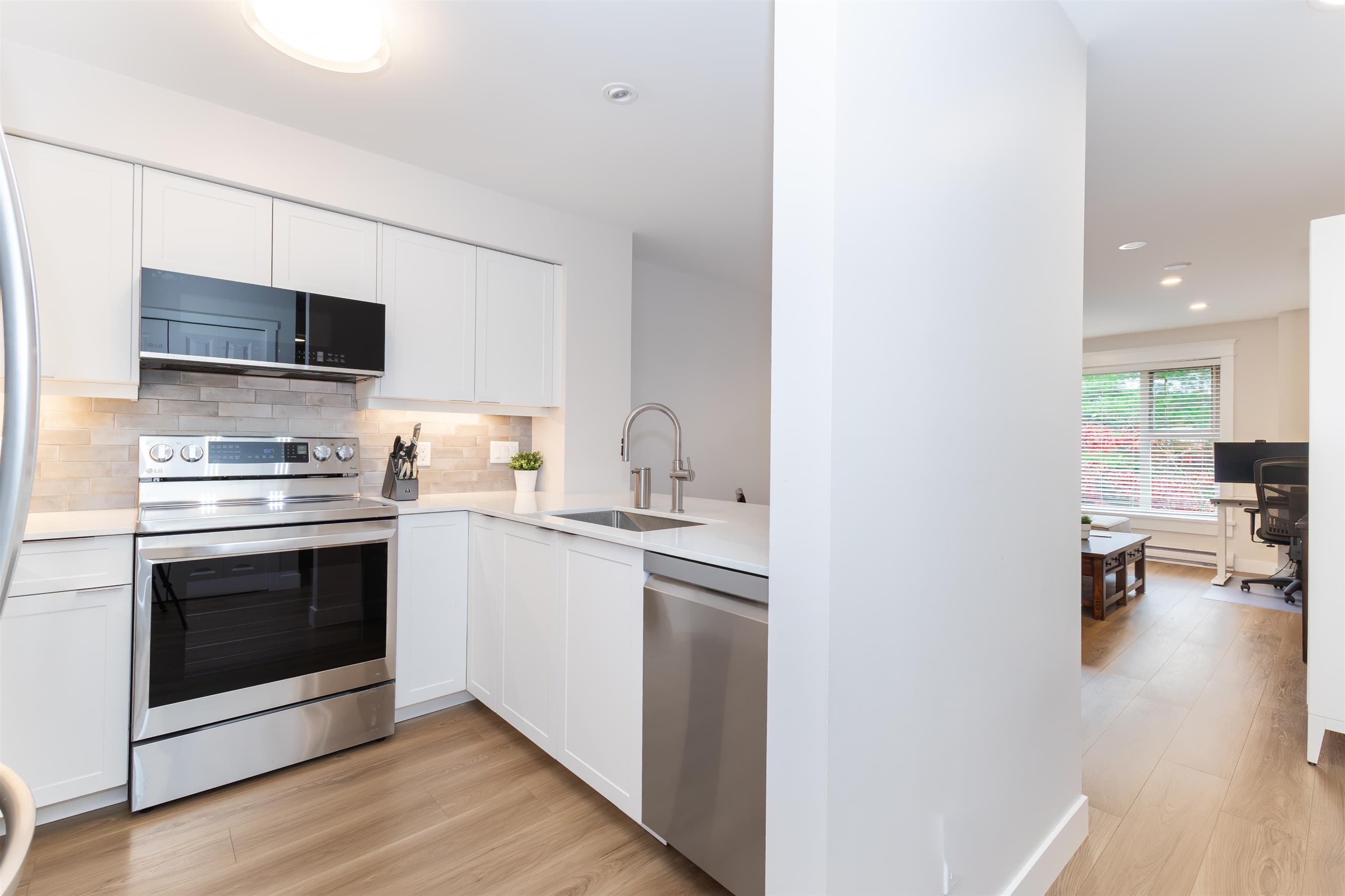 210 - 808 Sangster Place, New Westminster, V3L 5W3 — photo 3