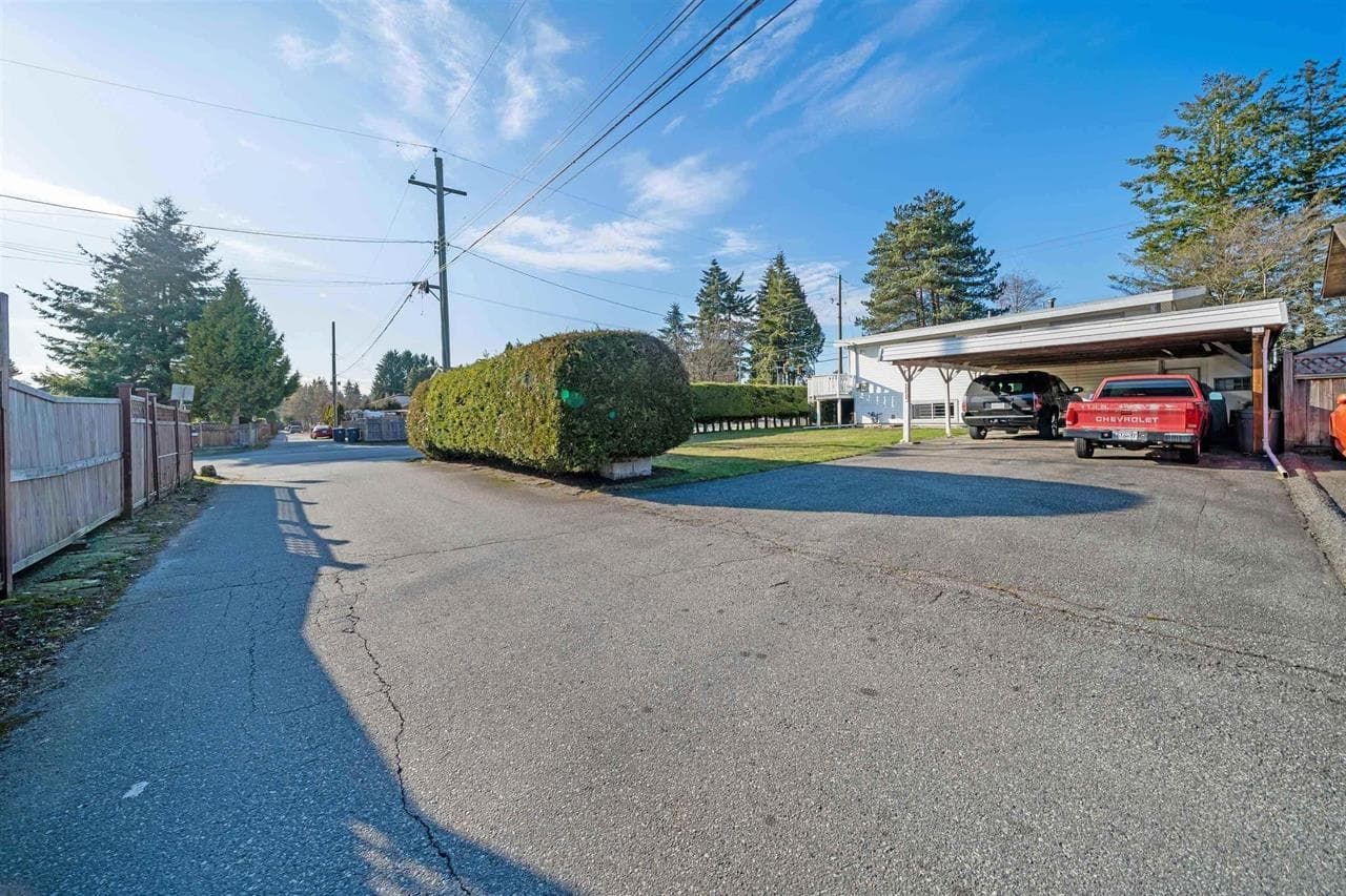 15004 96 Avenue, Surrey, V3R 1E9 — photo 5