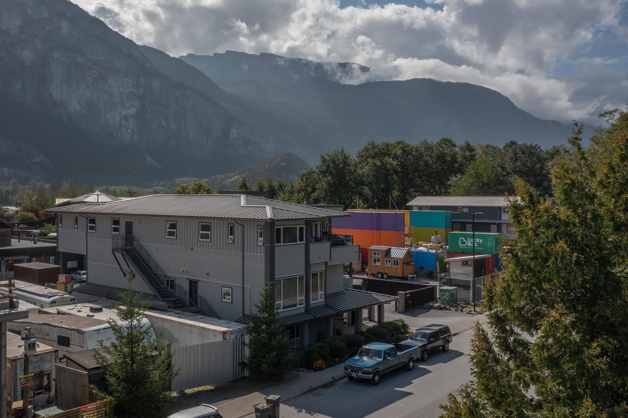 37718 & - 37738 Third Avenue, Squamish, V8B 1C3 — photo 3
