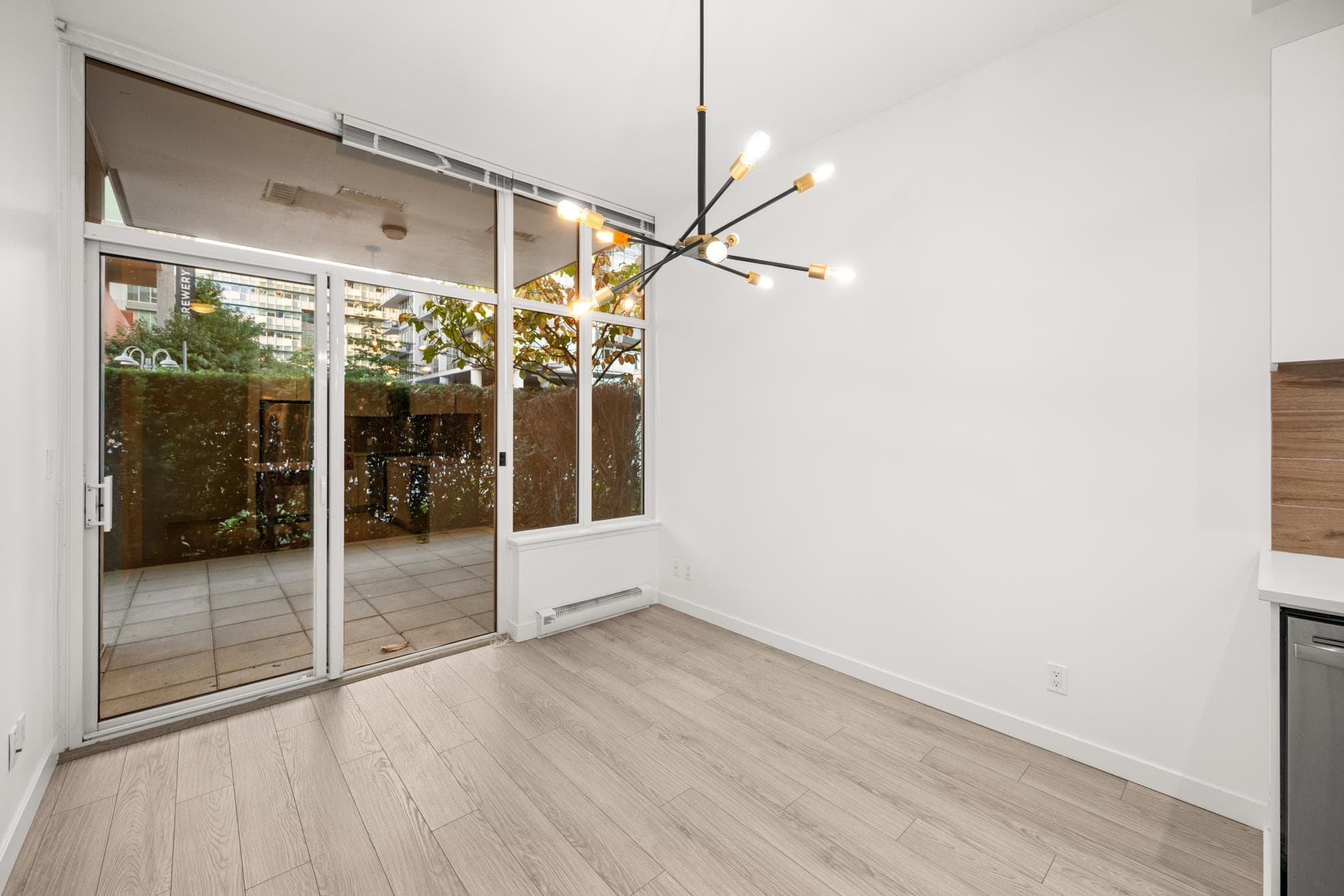 102 - 200 Nelson's Crescent, New Westminster, V3L 0H4 — photo 2