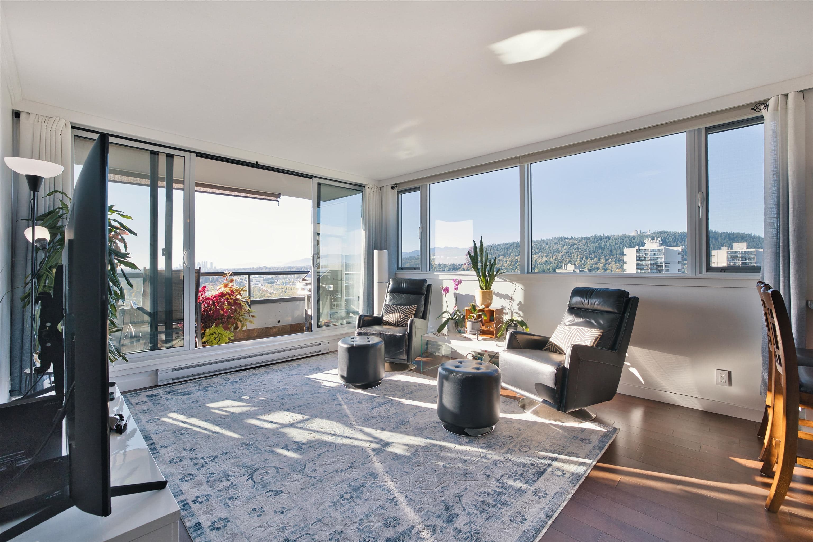 2203 - 3980 Carrigan Court, Burnaby, V3N 4S6 — photo 4