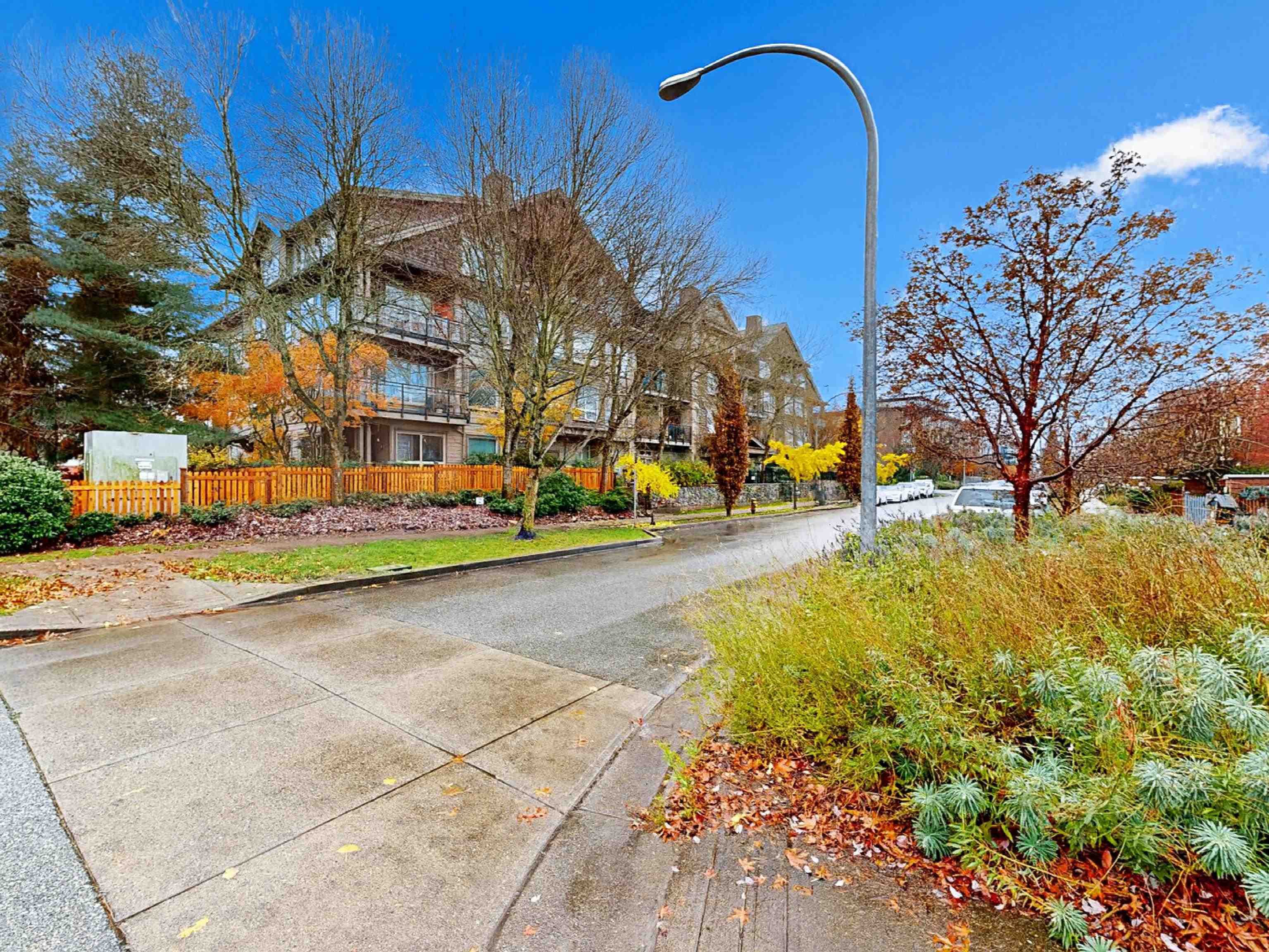 208 - 250 Salter Street, New Westminster, V3M 0B7 — photo 2