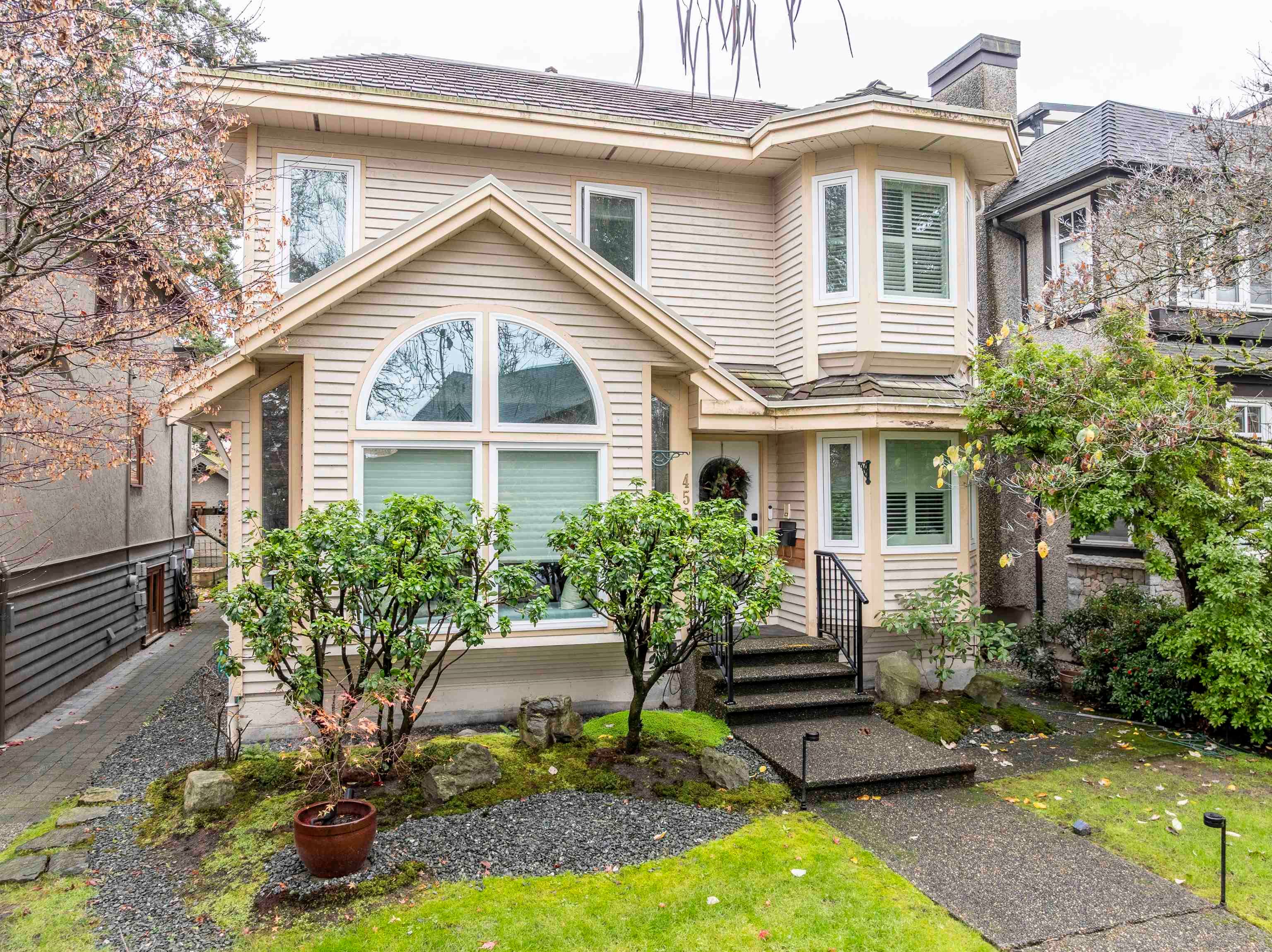 4560 W 7th Avenue, Vancouver, V6R 1X3 — photo 1