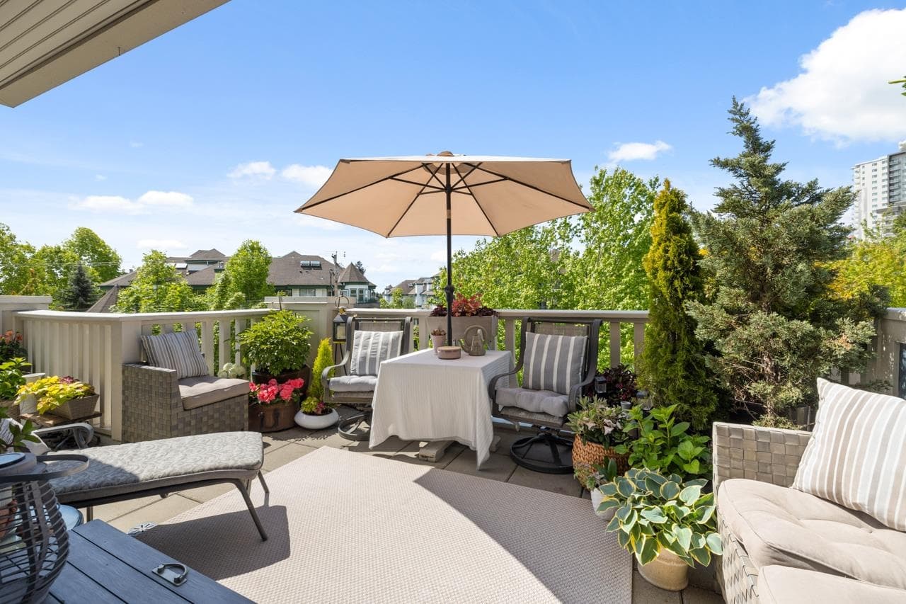 302 - 15392 16a Avenue, Surrey, V4A 1S9 — photo 1
