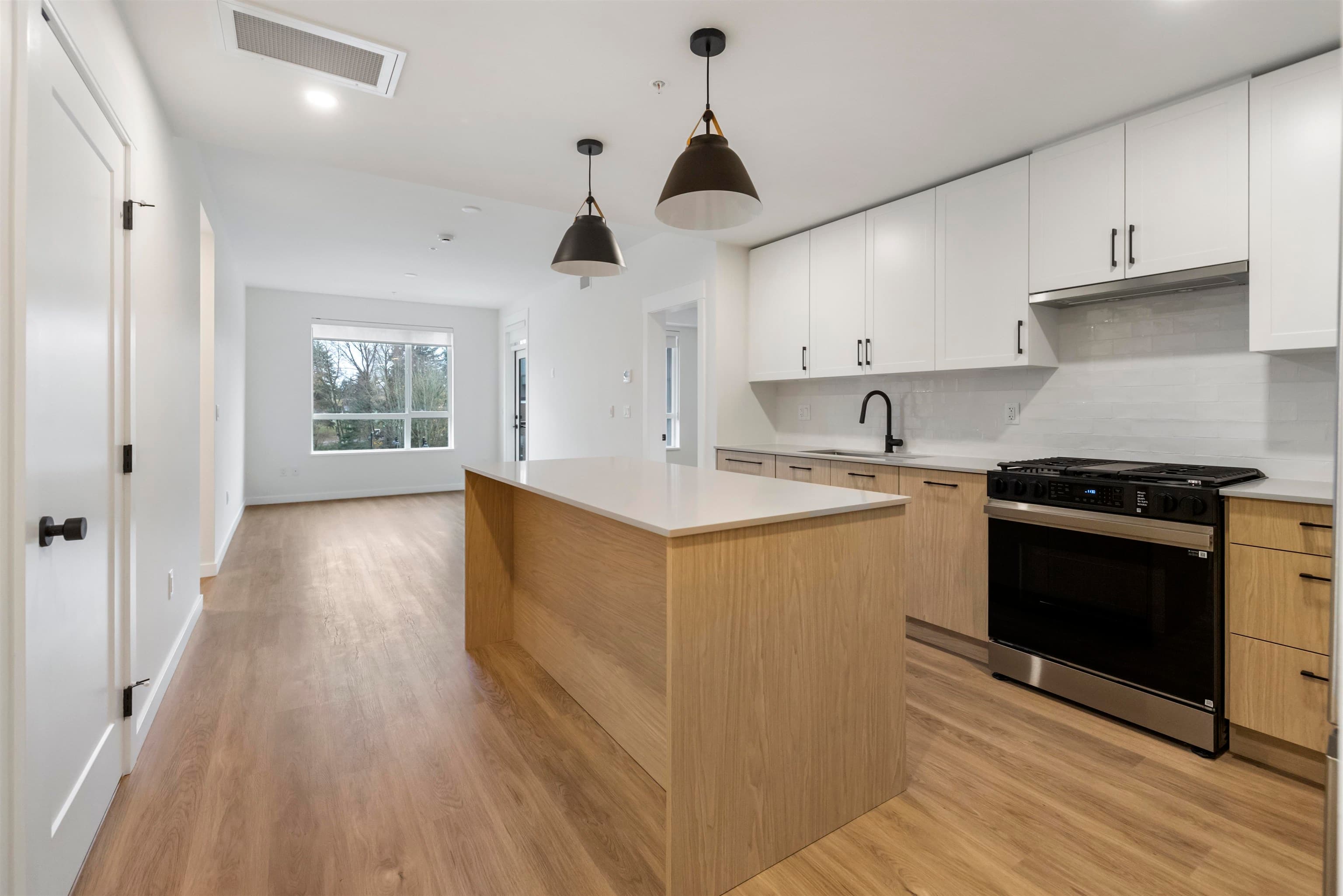 302 - 27218 Aldergrove Town Centre Drive, Langley, V4W 0E4 — photo 3