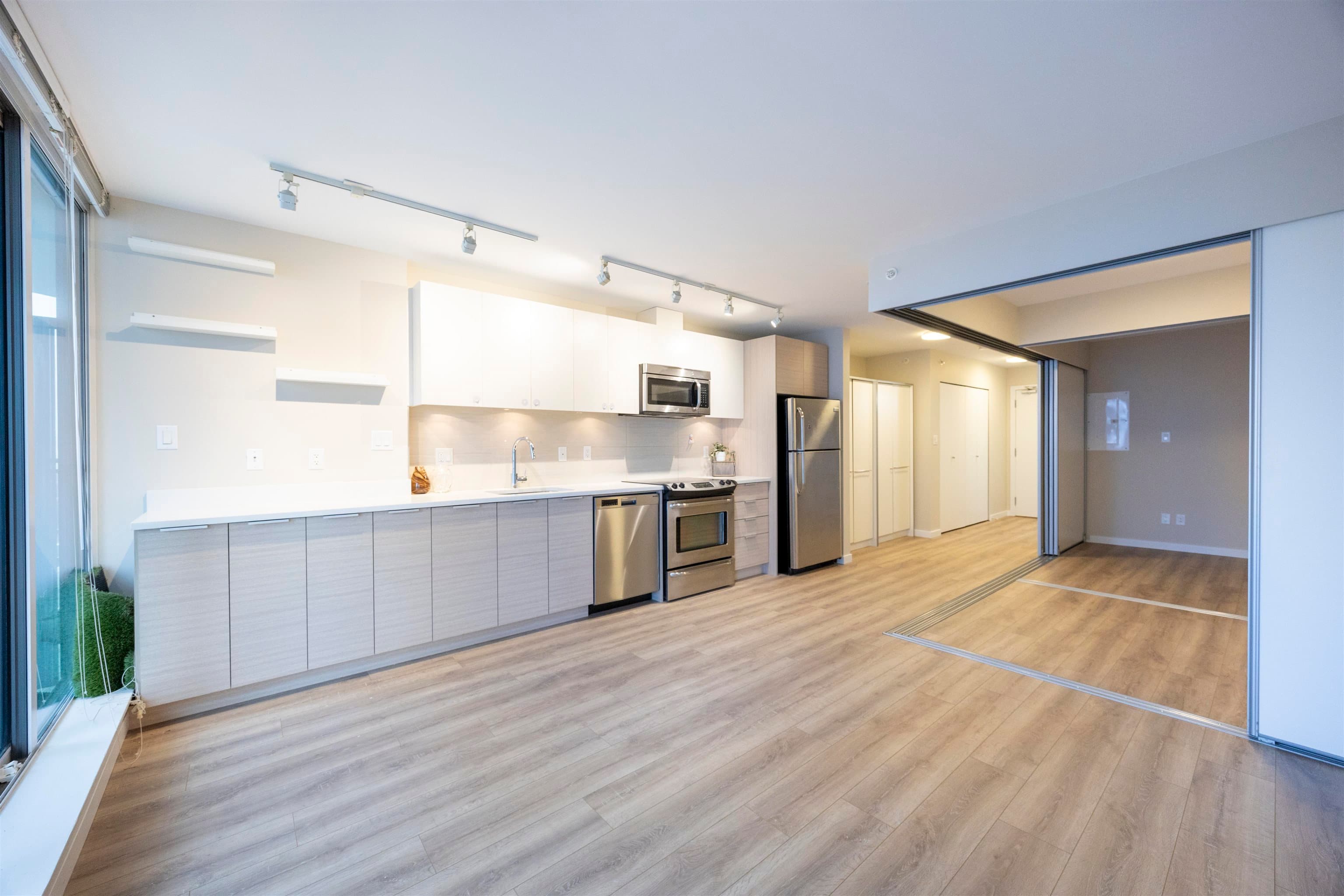 2306 - 13303 Central Avenue, Surrey, V3T 0K6 — photo 4
