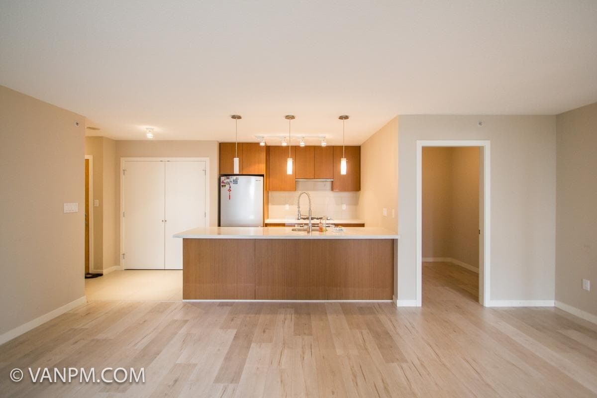 601 - 2982 Burlington Drive, Coquitlam, V3B 0B3 — photo 1