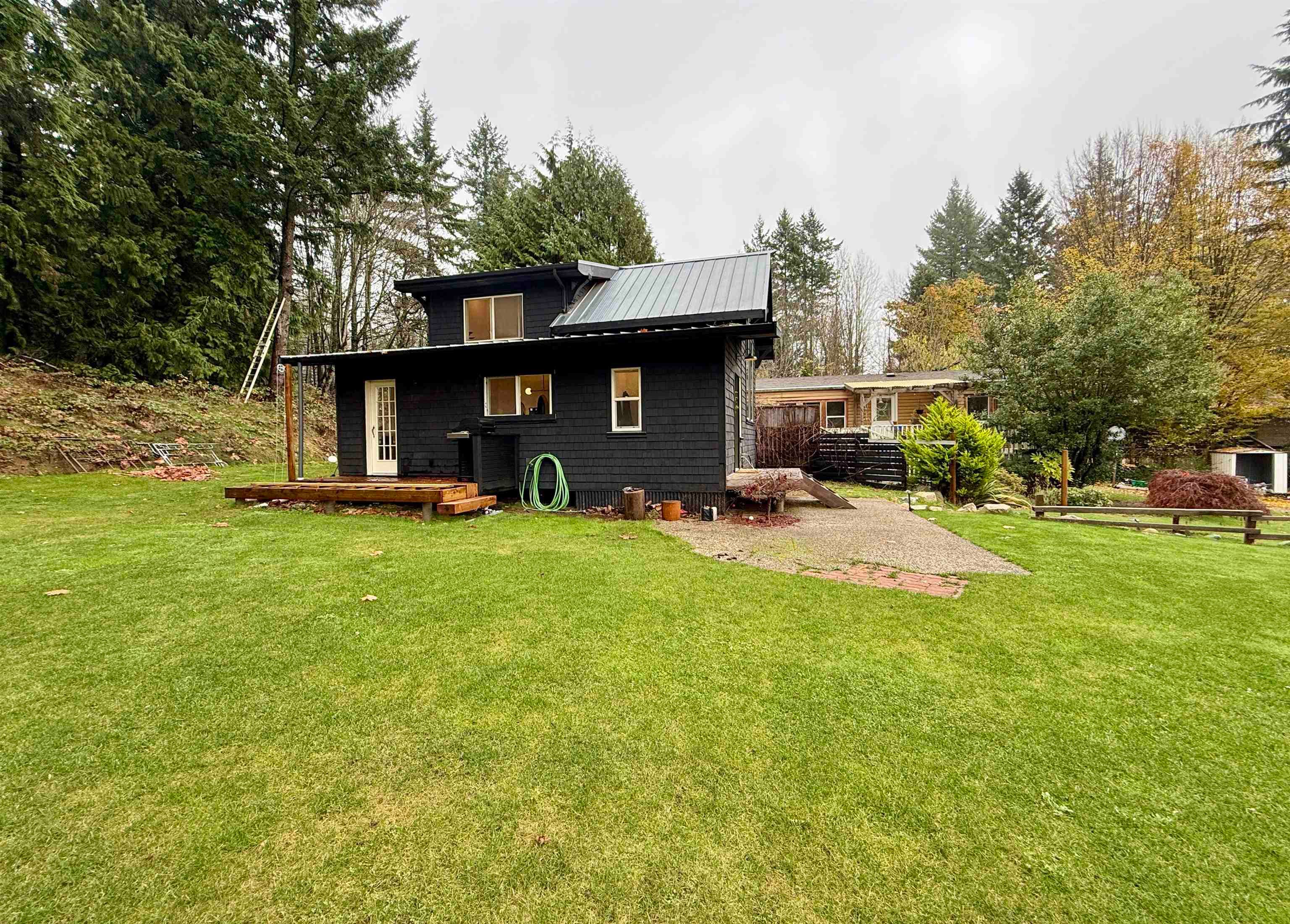 962 Cemetery Road, Gibsons, V0N 1V7 — photo 2