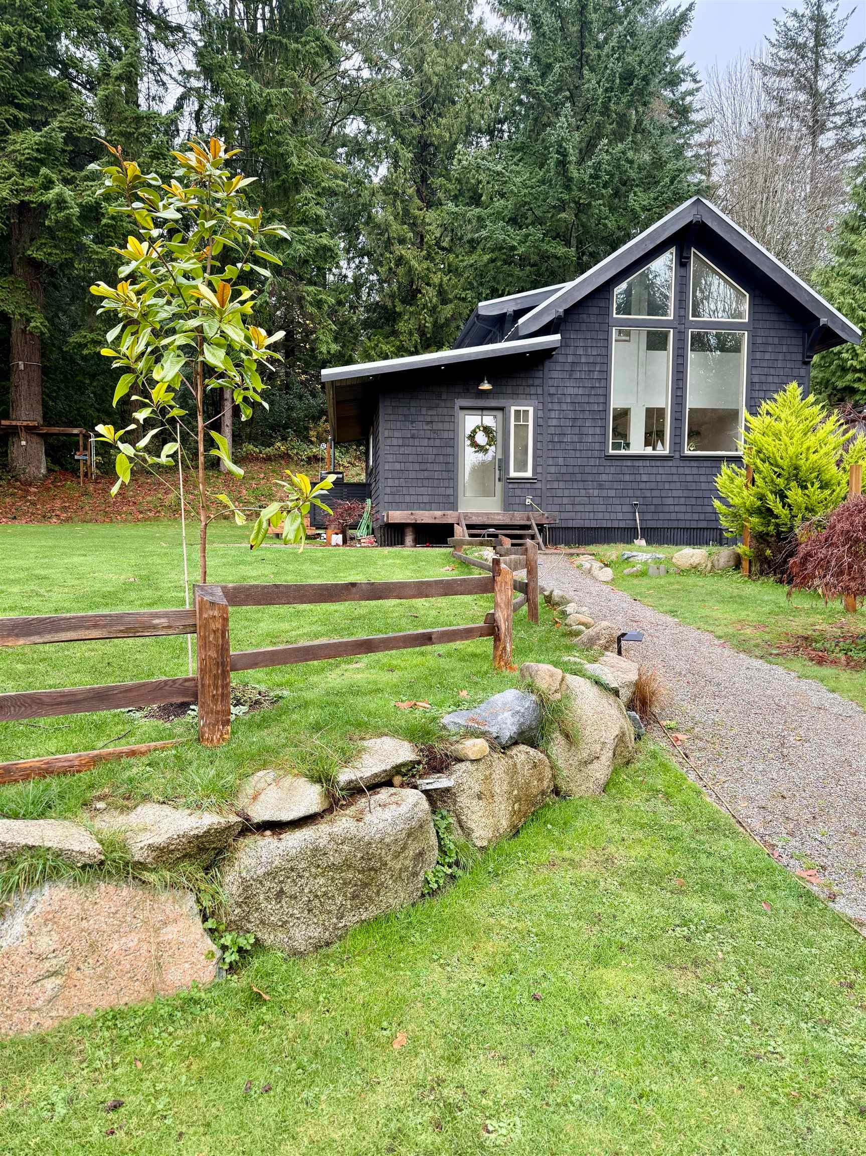962 Cemetery Road, Gibsons, V0N 1V7 — photo 1