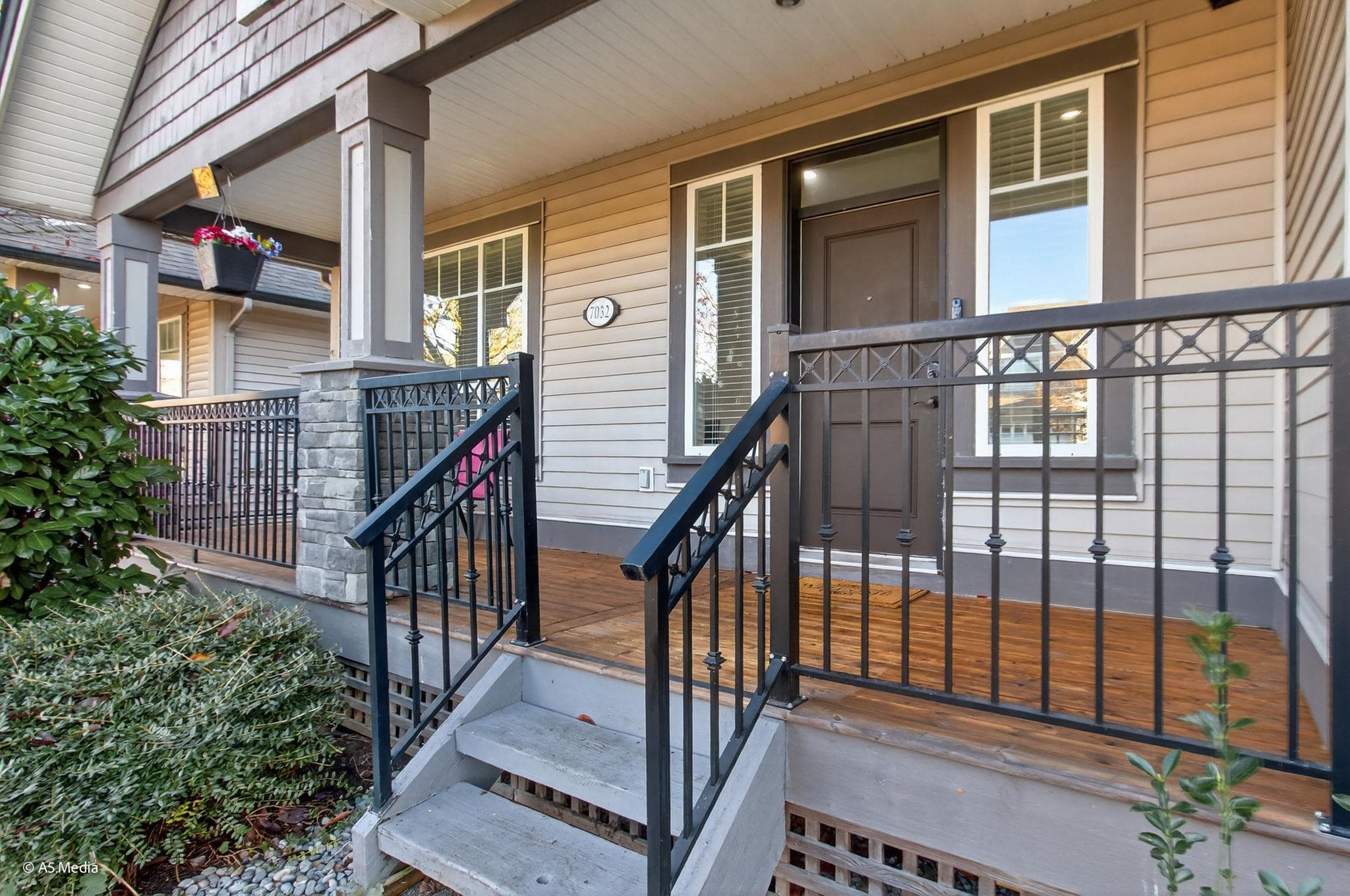 7032 195a Street, Surrey, V4N 5Z2 — photo 2