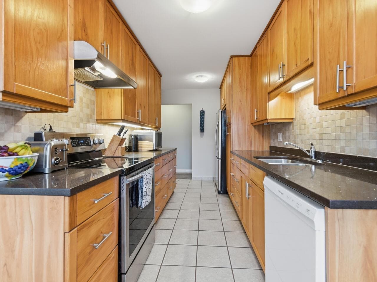 312 - 3901 Carrigan Court, Burnaby, V3N 4K1 — photo 4