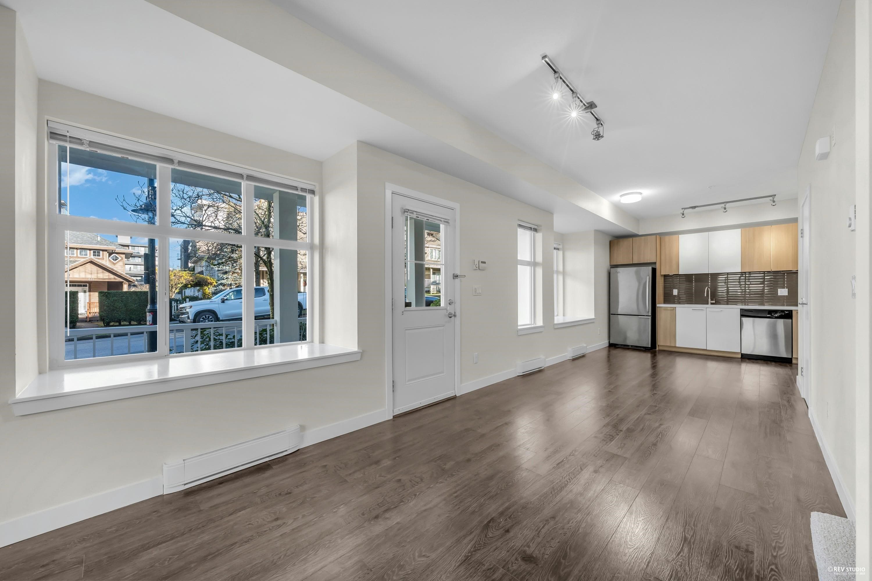 201 - 618 Langside Avenue, Coquitlam, V3J 0B8 — photo 5