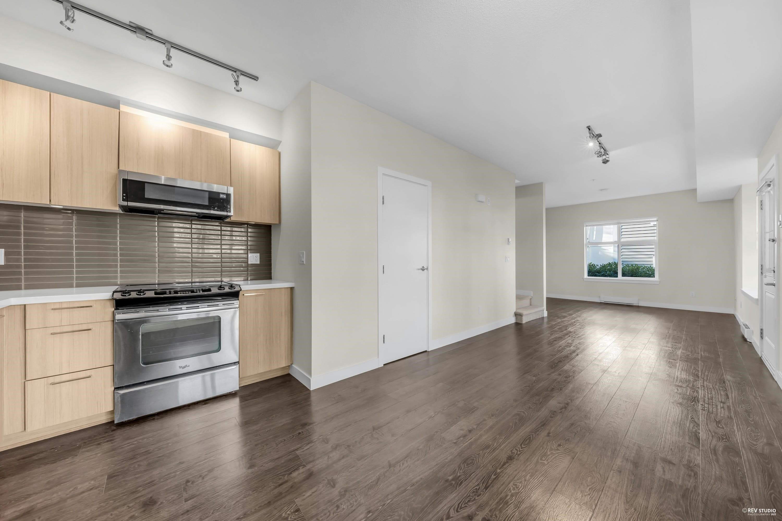 201 - 618 Langside Avenue, Coquitlam, V3J 0B8 — photo 4
