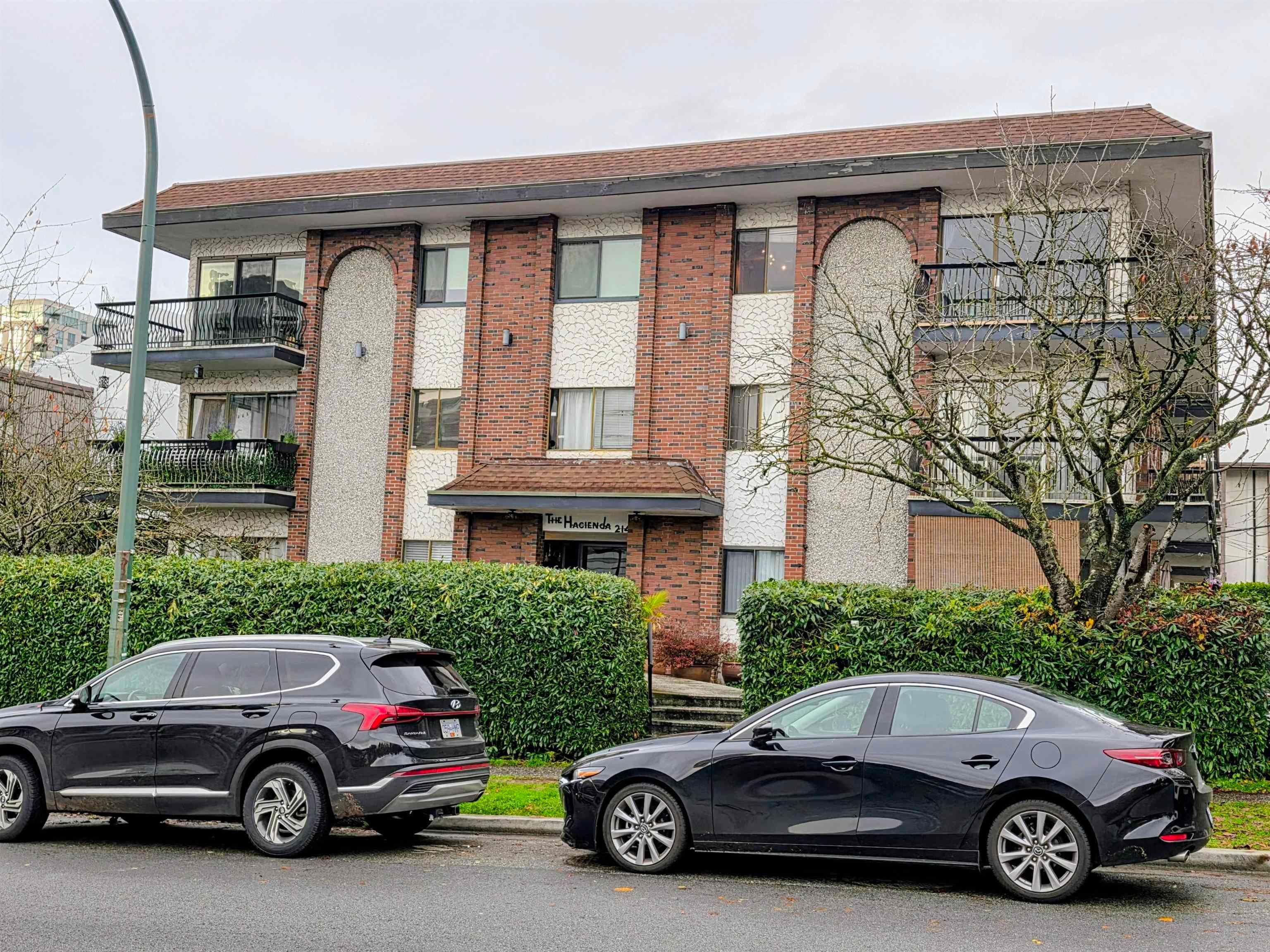 208 - 214 E 15th Street, North Vancouver, V7L 2R3 — photo 1