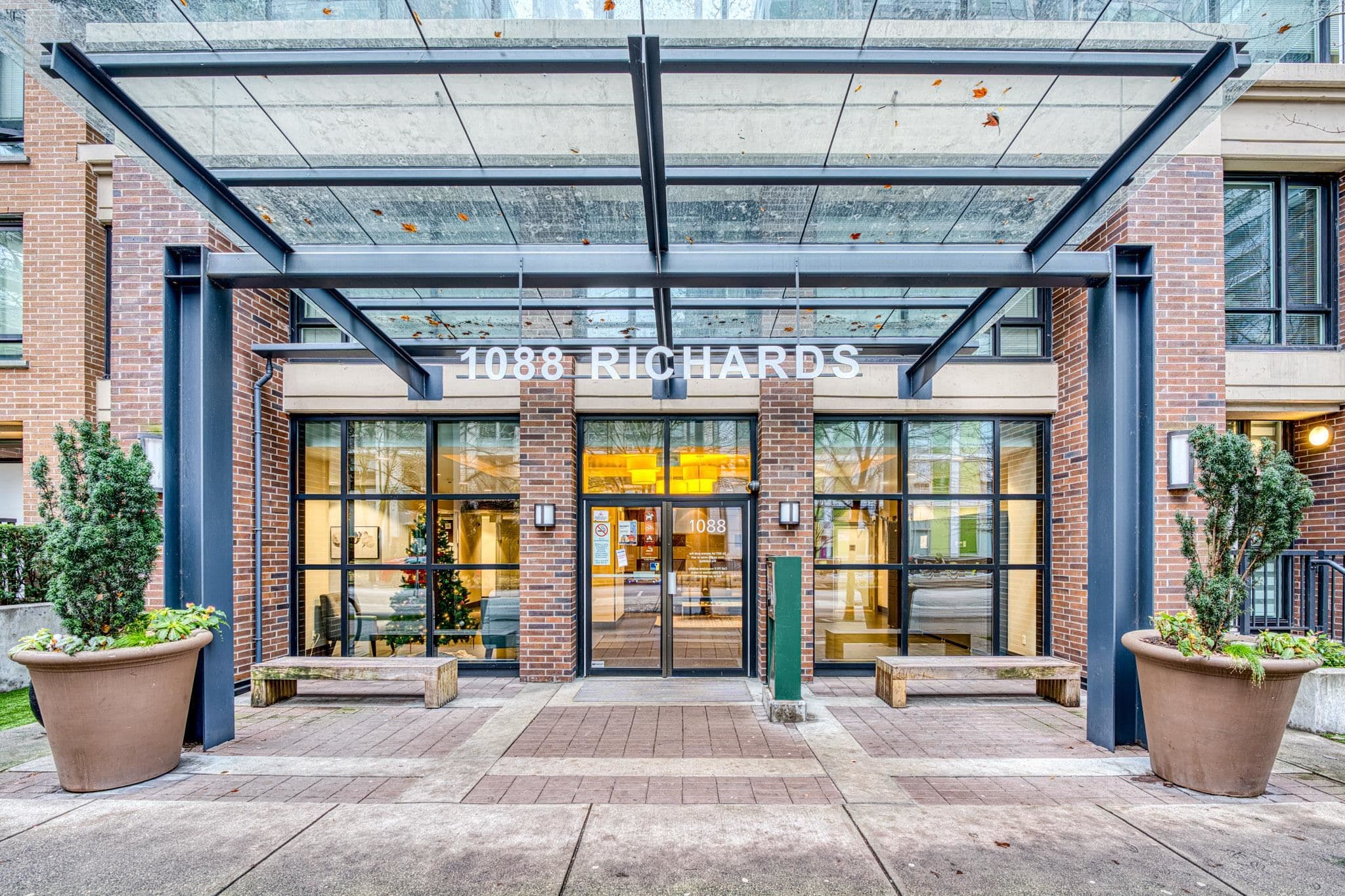 1807 - 1088 Richards Street, Vancouver, V6B 0J8 — photo 2