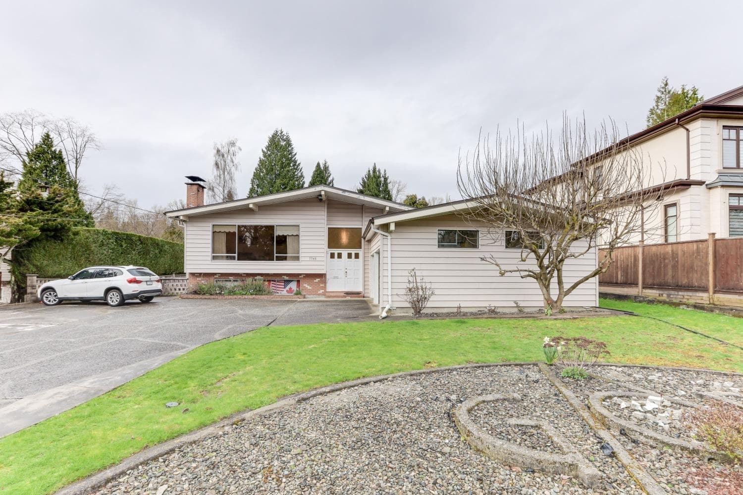 7765 Government Road, Burnaby, V5A 2C7 — photo 2