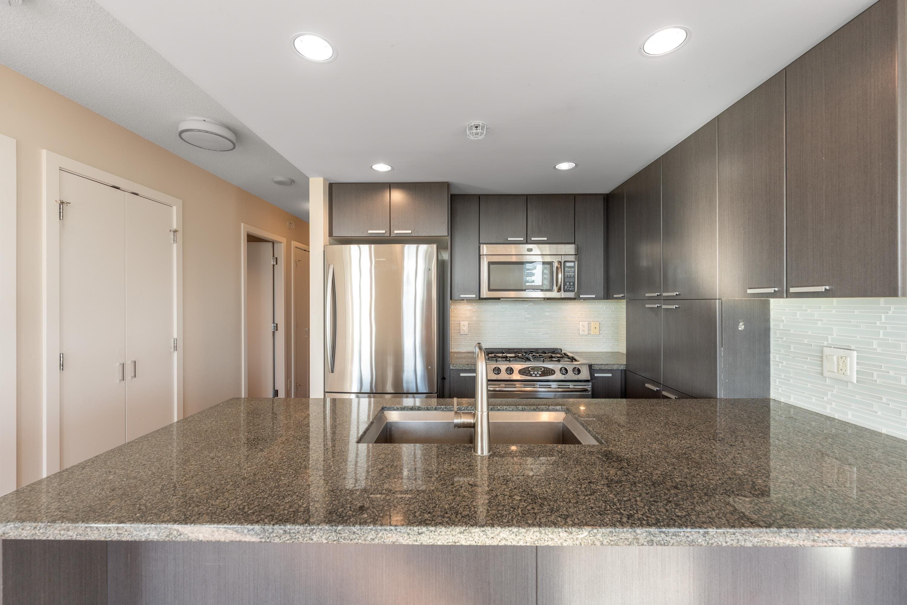 1606 - 2232 Douglas Road, Burnaby, V5C 0G9 — photo 5
