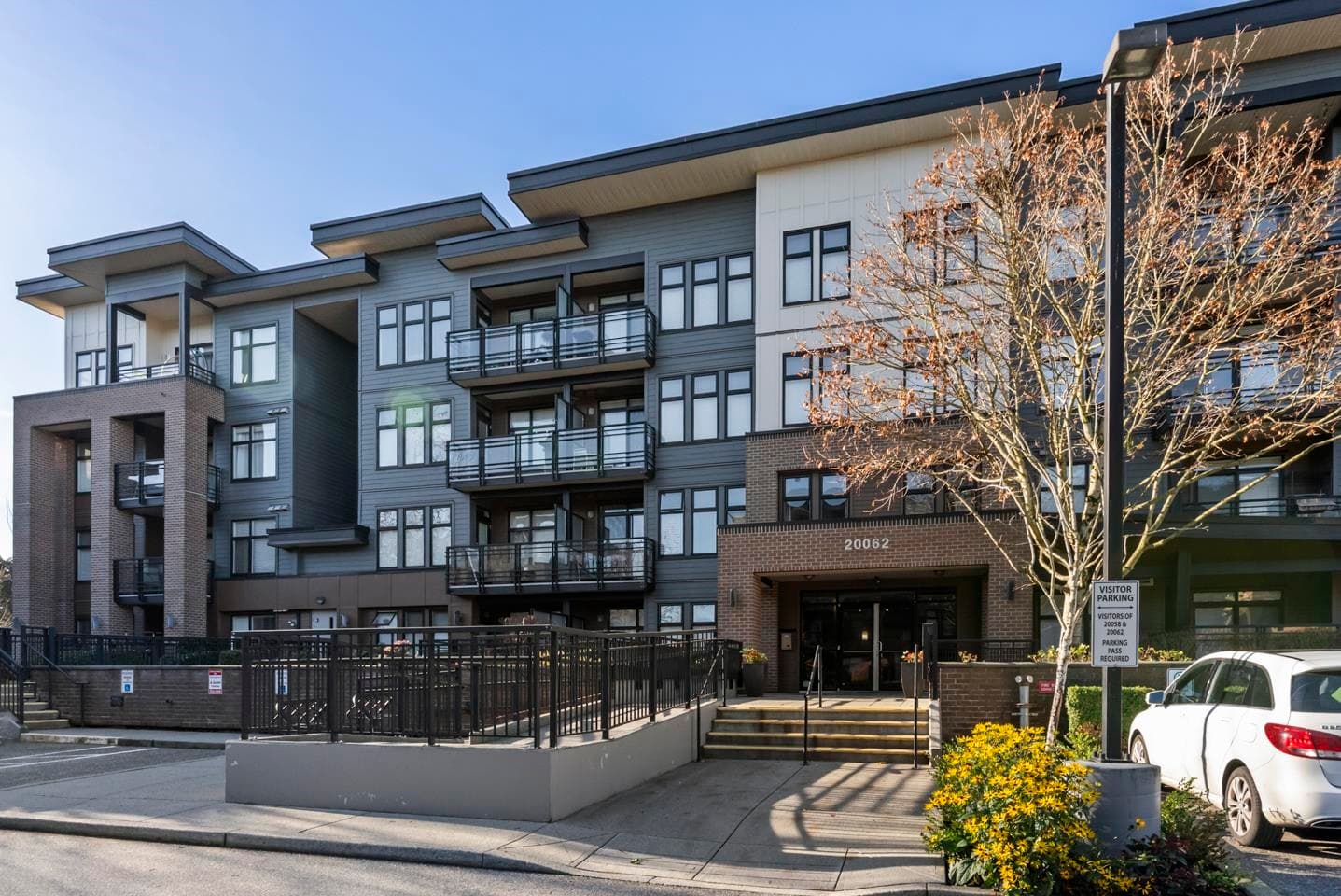 305 - 20062 Fraser Highway, Langley, V3A 0E6 — photo 1