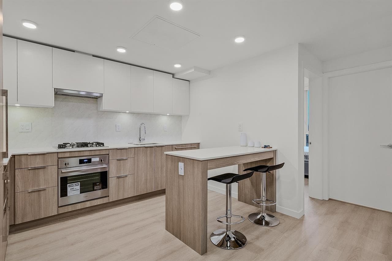701 - 10333 133 Street, Surrey, V3T 0V1 — photo 3