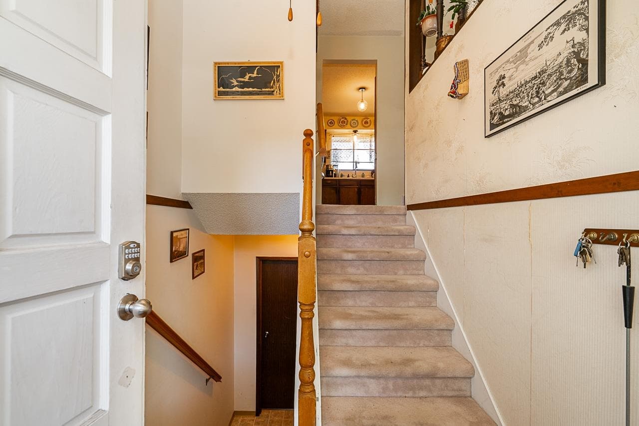 11708 Fraserview Street, Maple Ridge, V2X 8A8 — photo 5