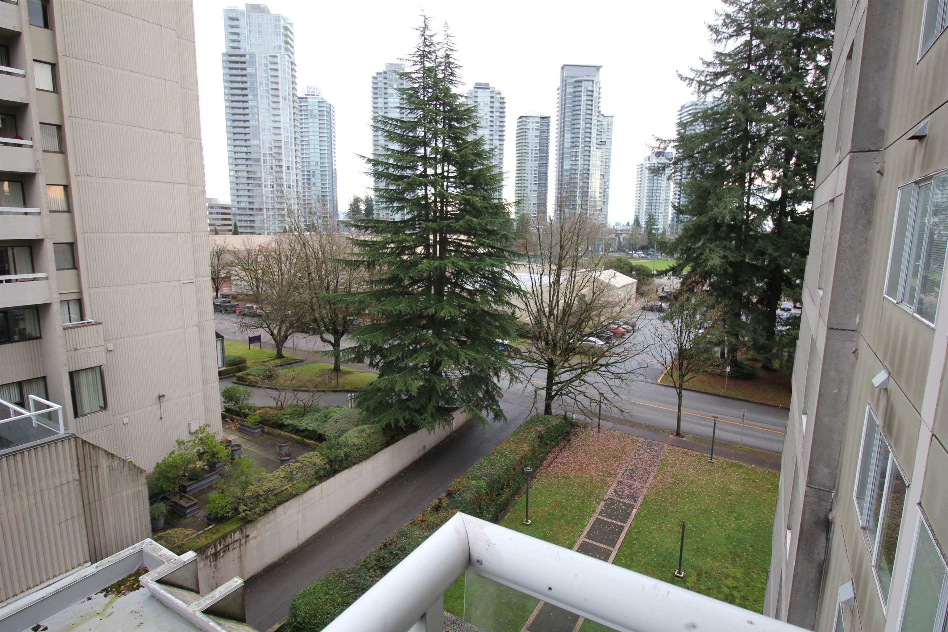 706 - 6595 Bonsor Avenue, Burnaby, V5H 4G5 — photo 4