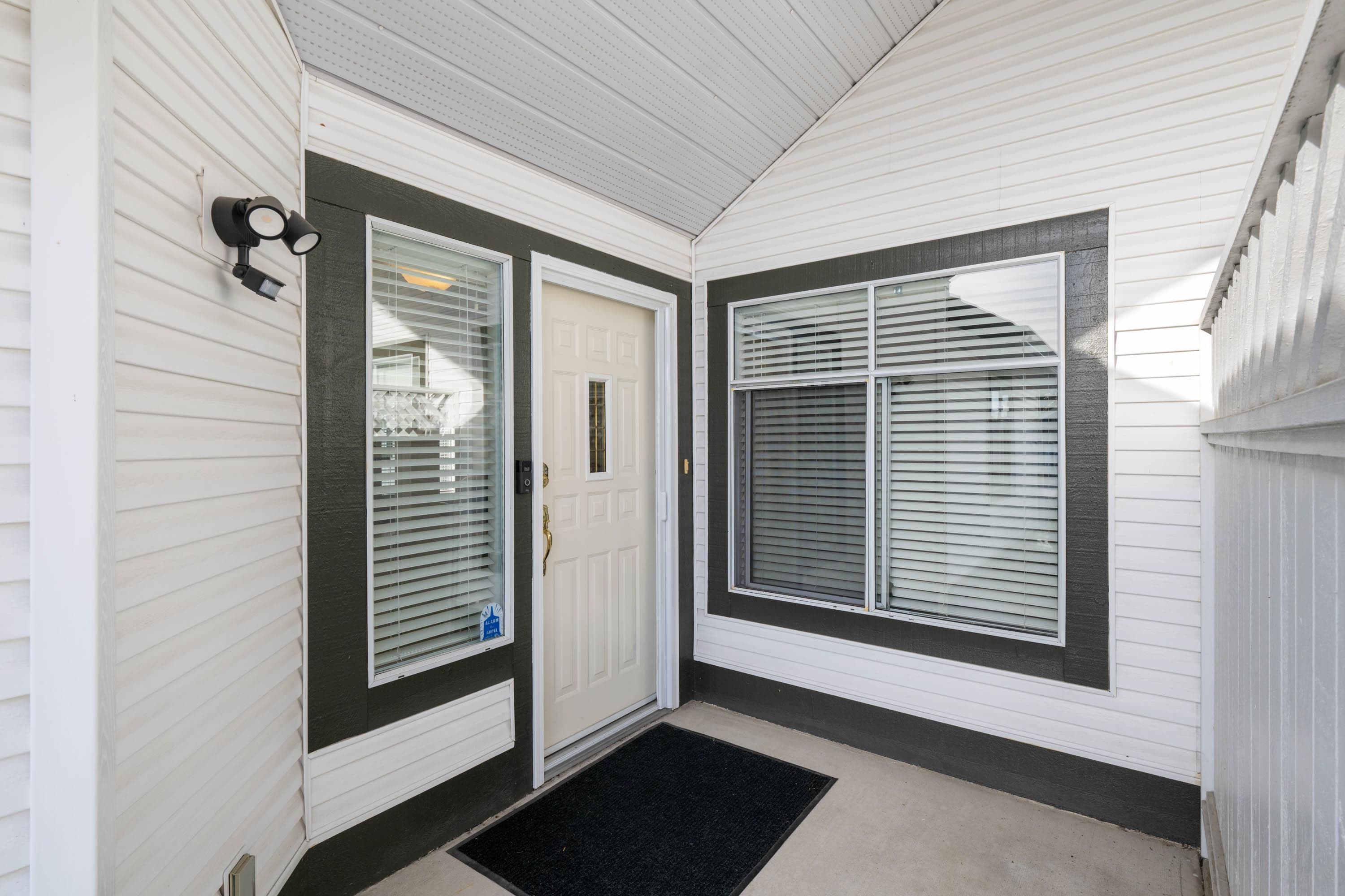 48 - 19649 53 Avenue, Langley, V3A 8C5 — photo 2