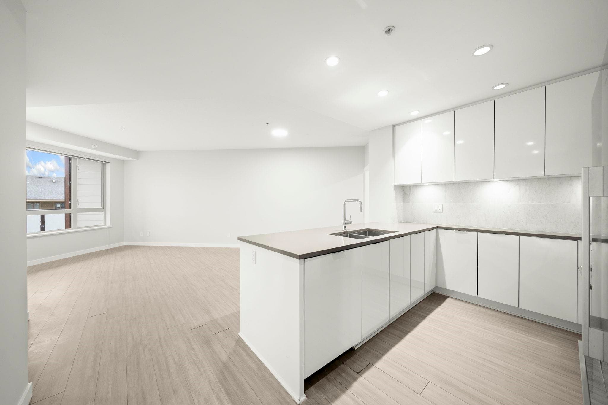 301 - 2632 Library Lane, North Vancouver, V7J 0B8 — photo 4