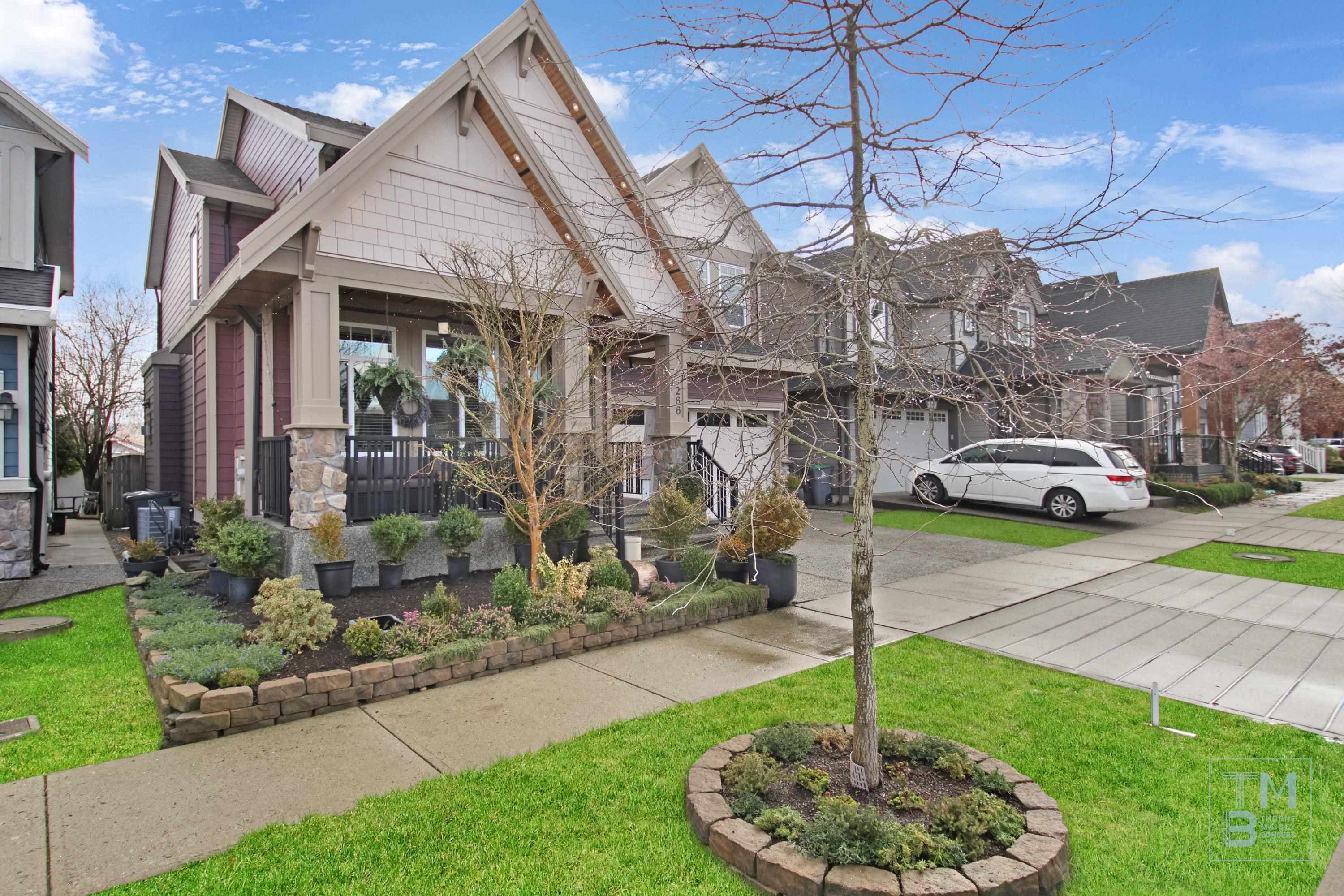 266 W 174a Street, Surrey, V3Z 6R9 — photo 2