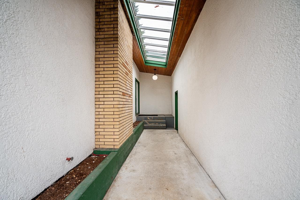 3826 Wellington Street, Port Coquitlam, V3B 3Z2 — photo 2