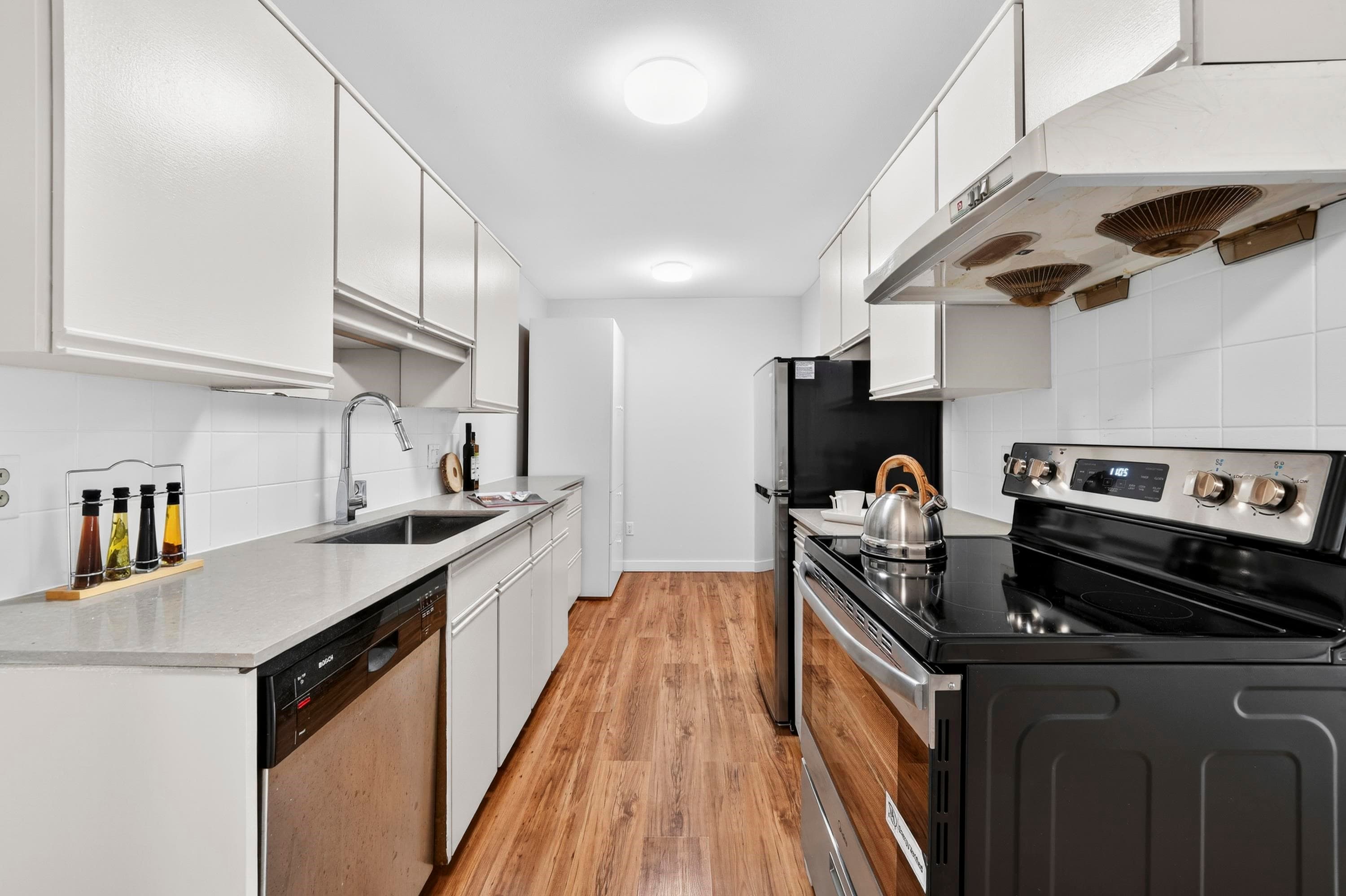 206 - 9202 Horne Street, Burnaby, V3N 4K2 — photo 5