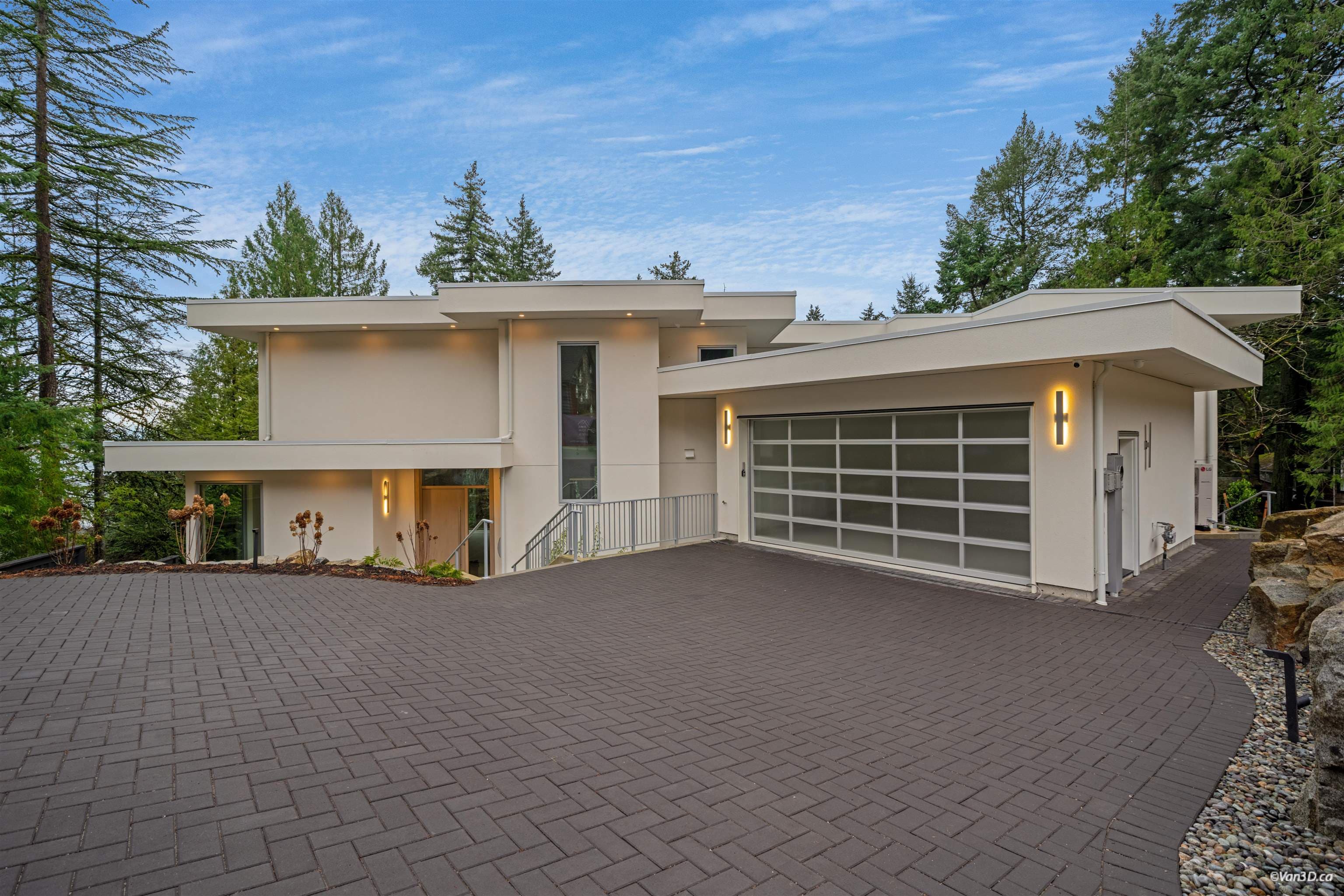 , West Vancouver — photo 1
