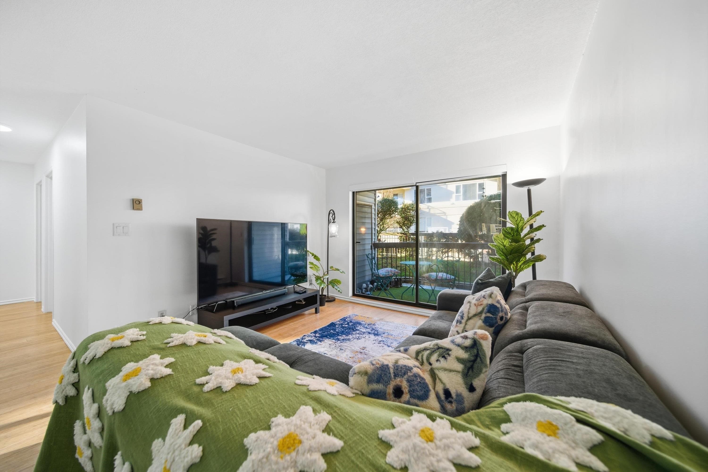 104 - 15290 Thrift Avenue, White Rock, V4B 2L8 — photo 3