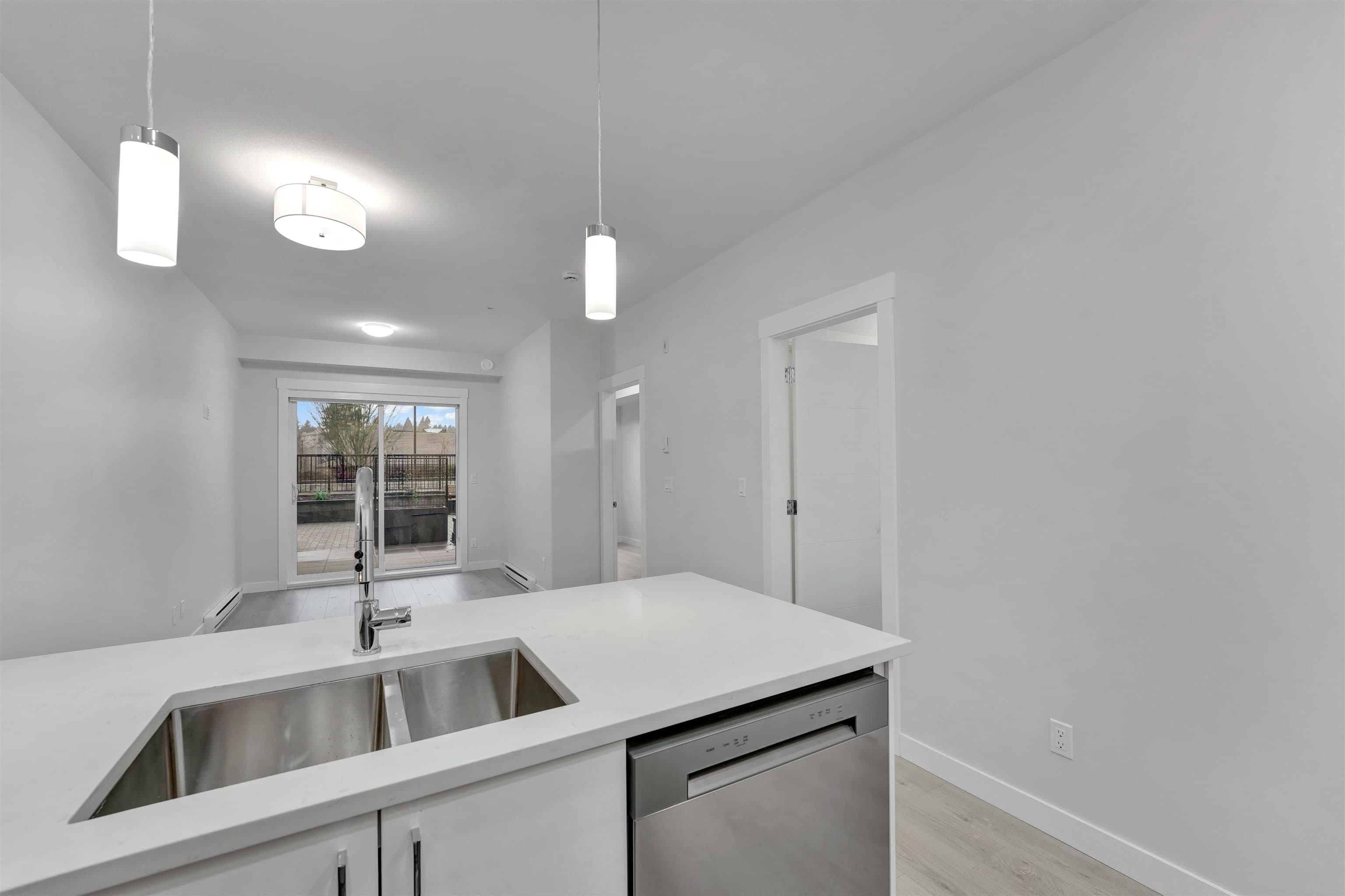 100 - 33886 Pine Street, Abbotsford, V2S 0N9 — photo 5