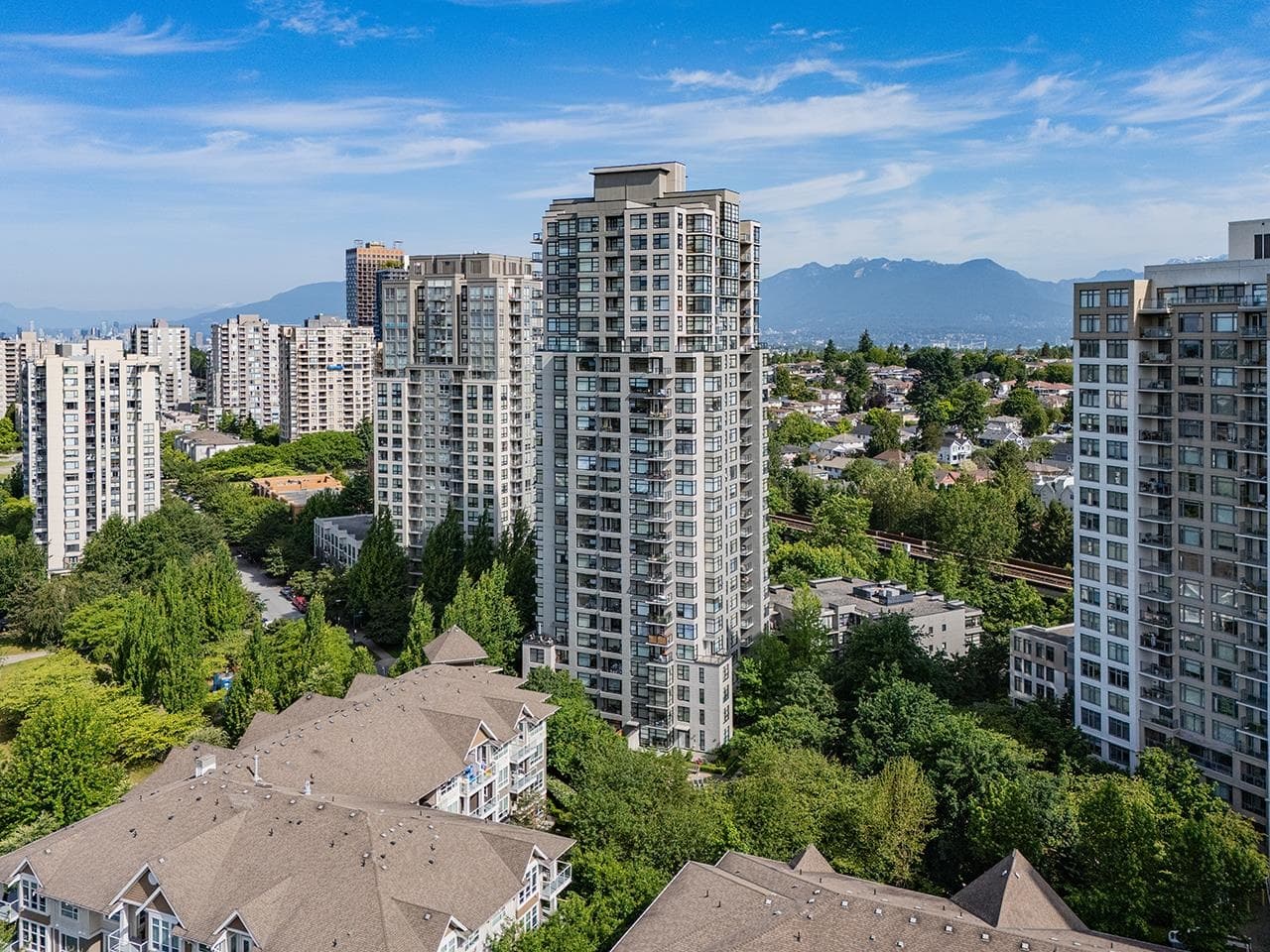 2005 - 5380 Oben Street, Vancouver, V5R 6H7 — photo 1