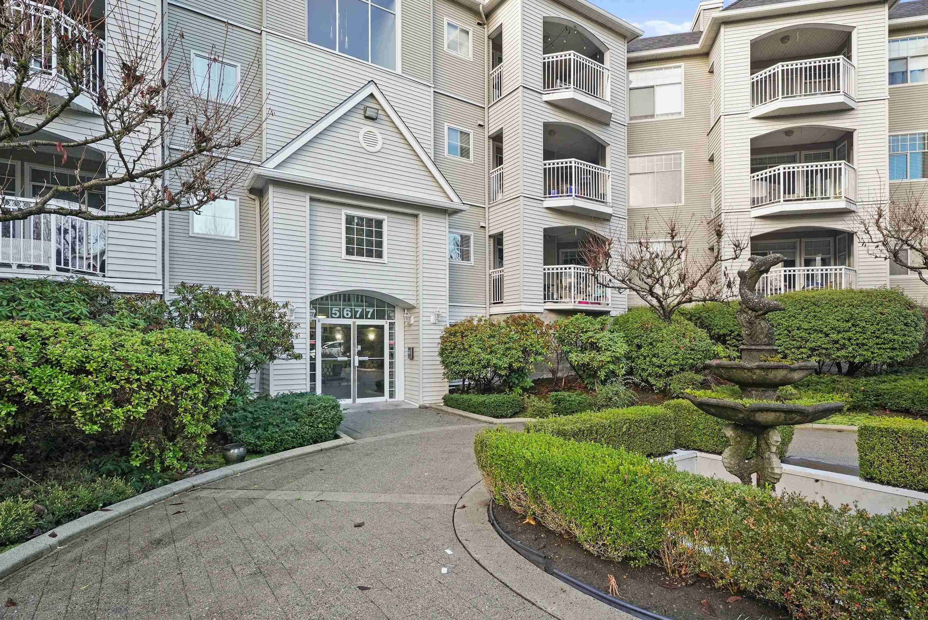 306 - 5677 208 Street, Langley, V3A 8J5 — photo 1