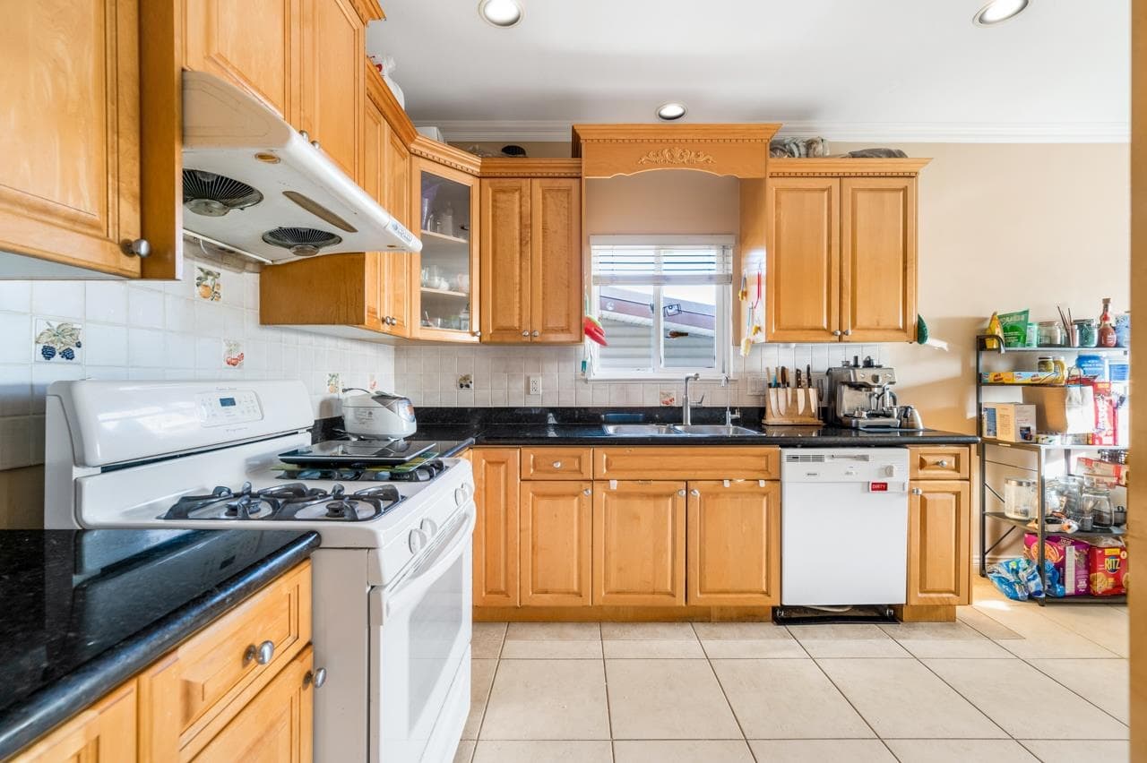5456 Neville Street, Burnaby, V5J 2H7 — photo 5