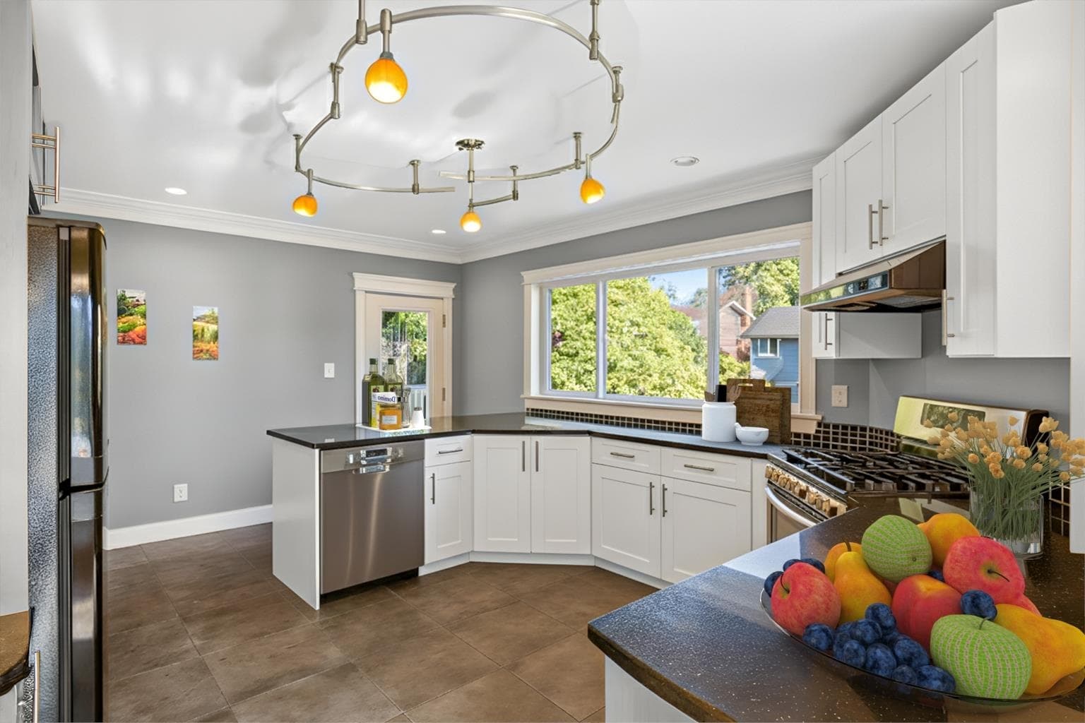 2050 Sperling Avenue, Burnaby, V5B 4K5 — photo 4