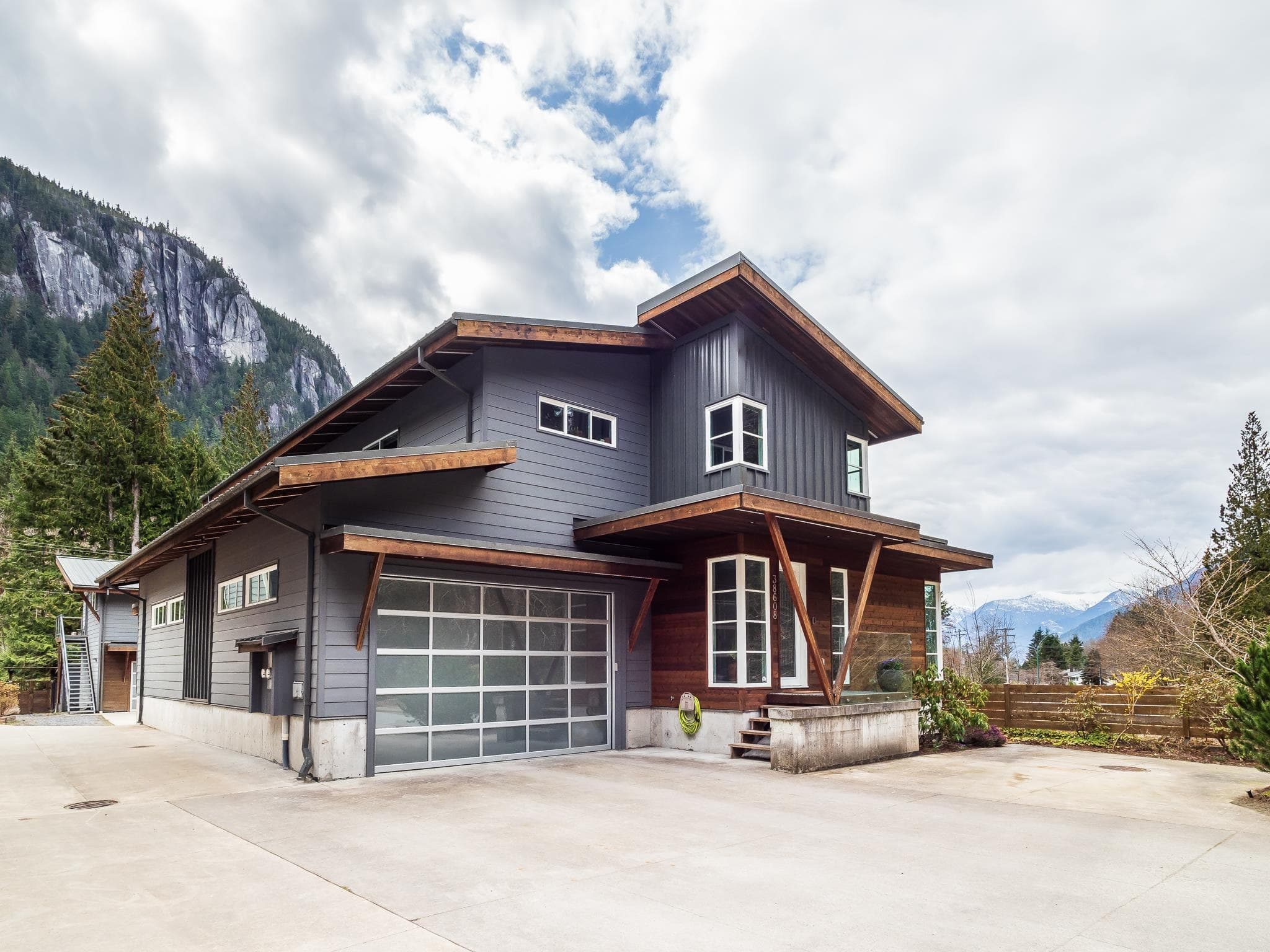 38608 Westway Avenue, Squamish — sold