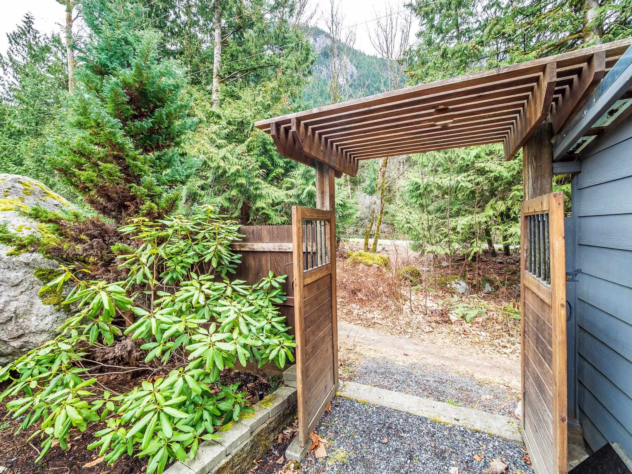 38608 Westway Avenue, Squamish, V8B 0W2 — photo 5