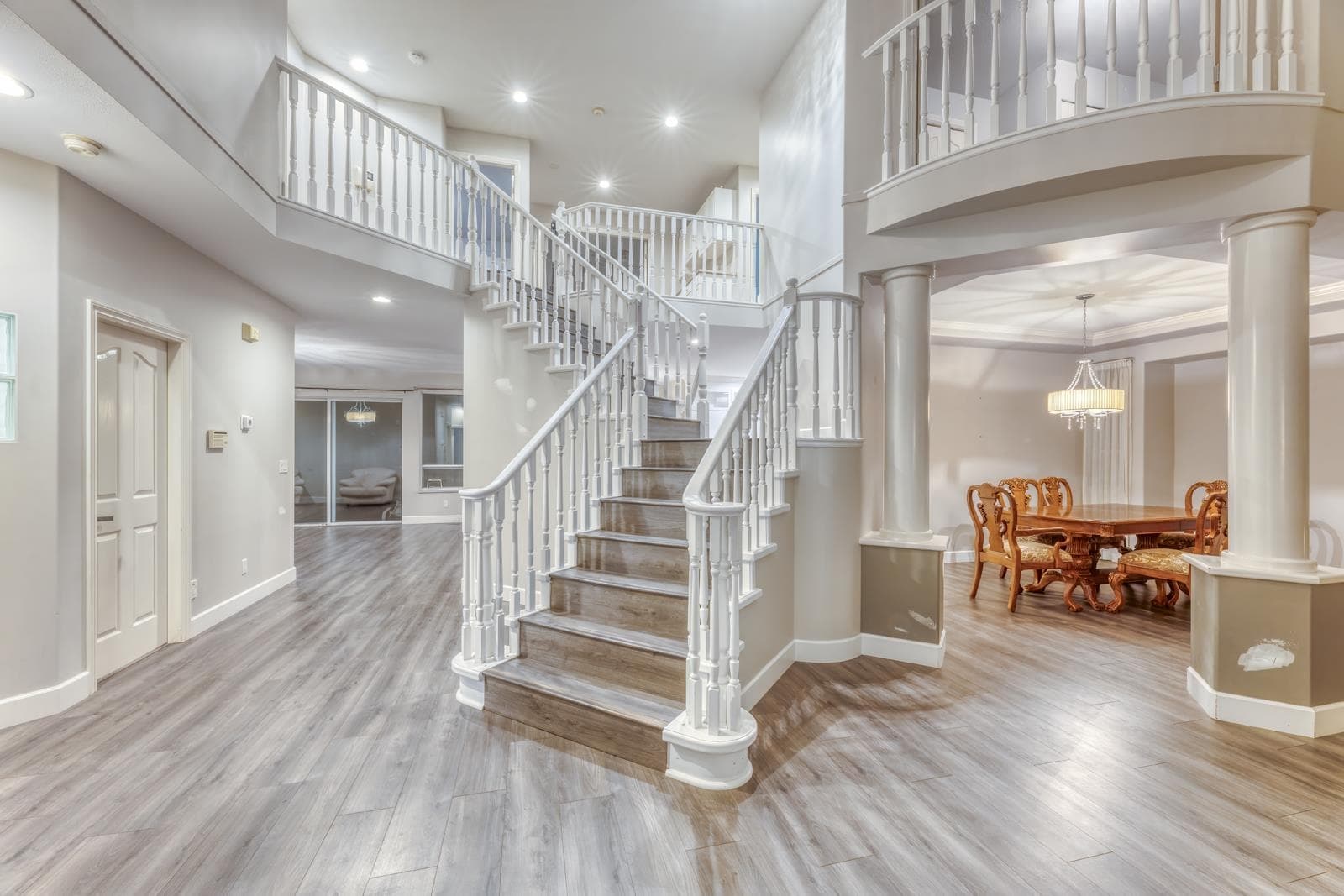 3095 Cardinal Crescent, Coquitlam, V3E 3C4 — photo 2