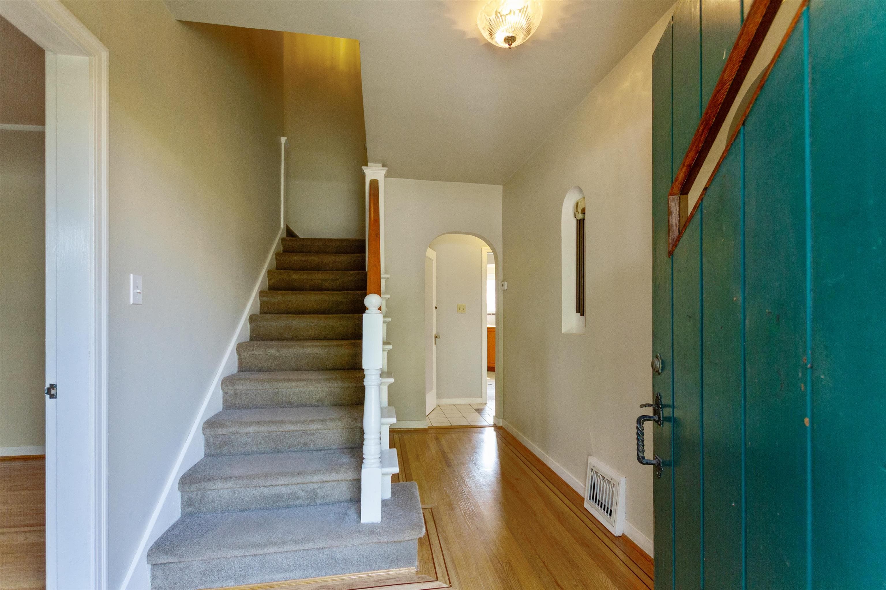 1602 Tenth Avenue, New Westminster, V3M 3J3 — photo 3