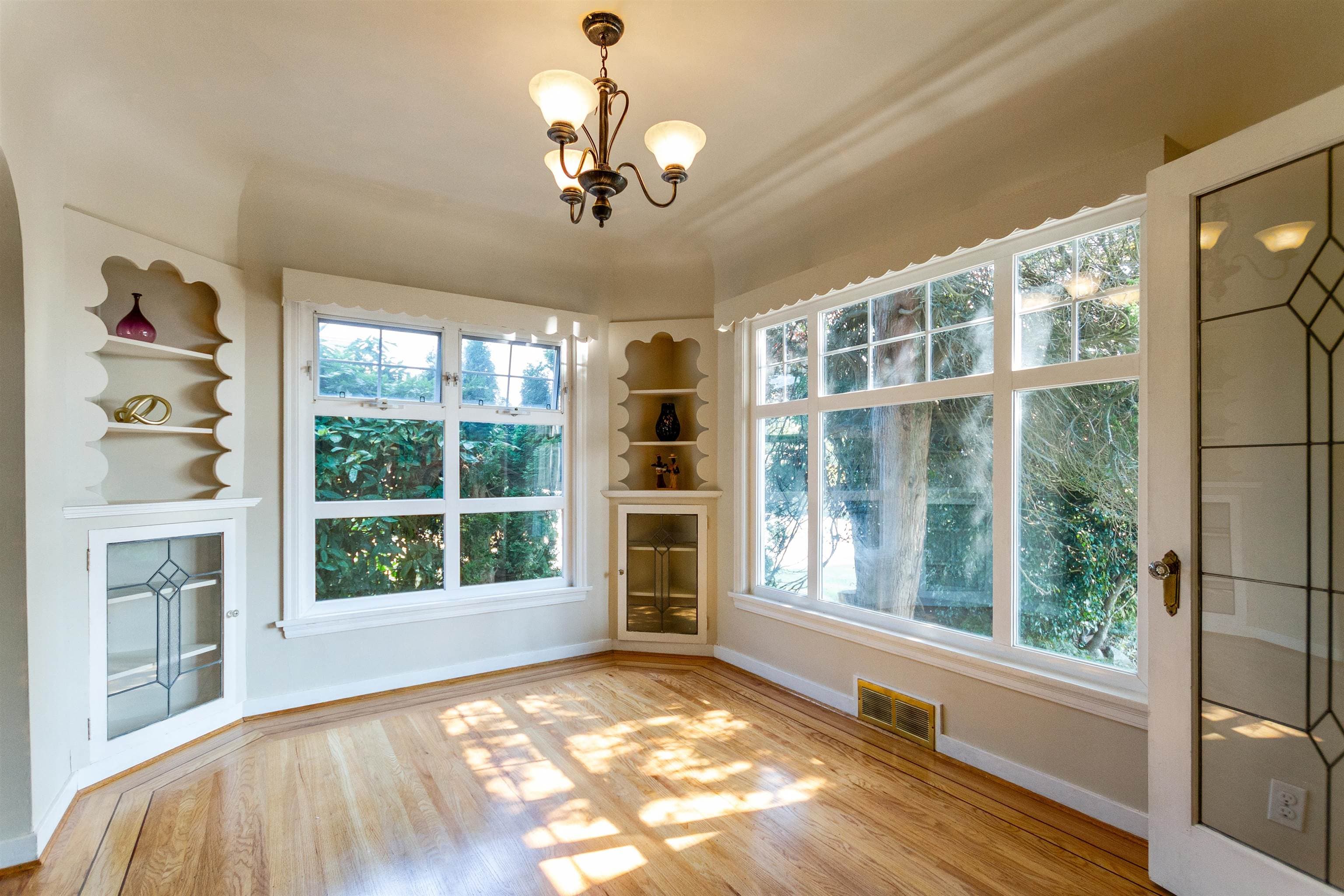 1602 Tenth Avenue, New Westminster, V3M 3J3 — photo 5