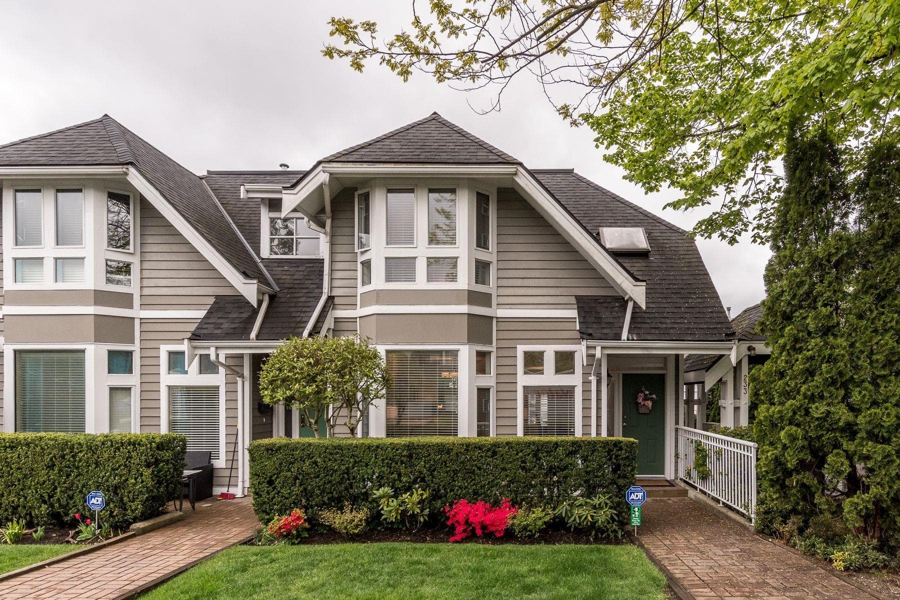 4 - 233 E 6th Street, North Vancouver