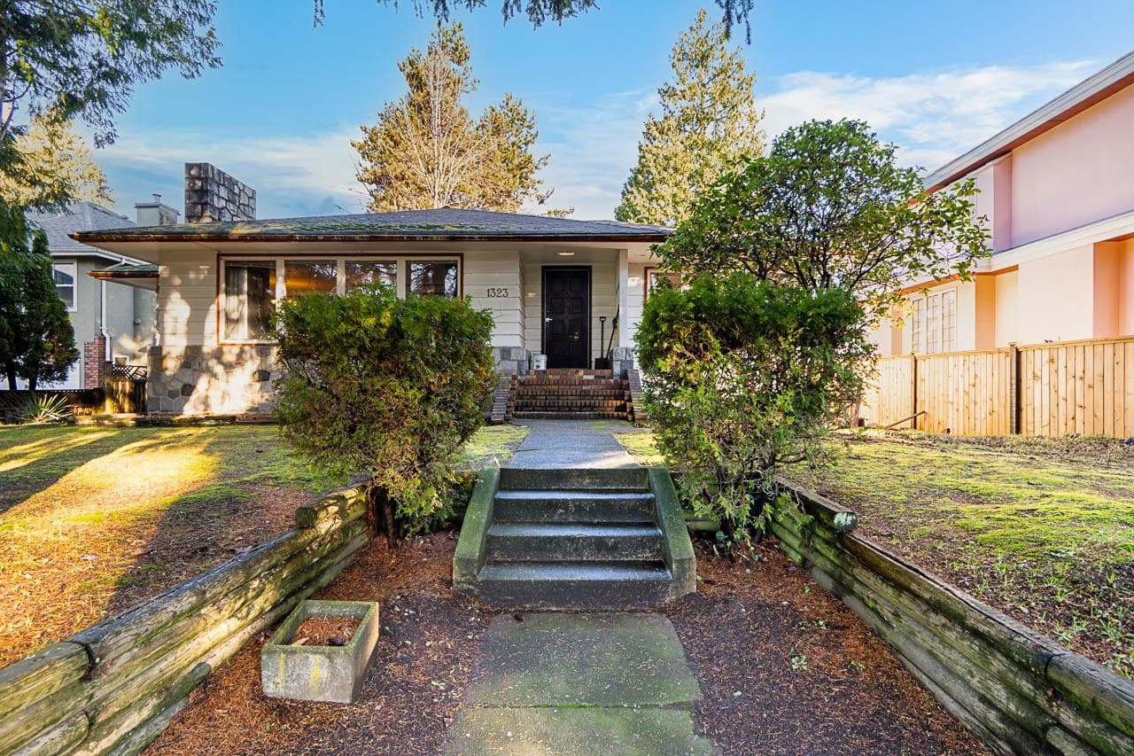 1323 W 49th Avenue, Vancouver, V6M 2R2 — photo 2